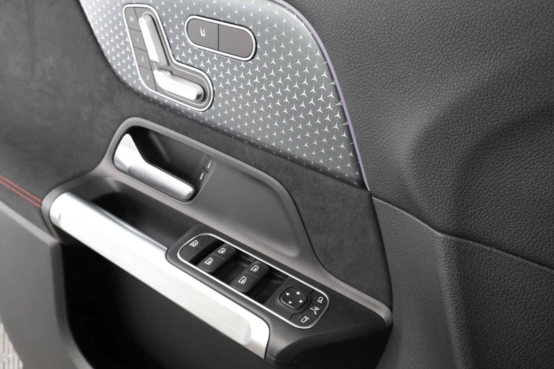 Mercedes-Benz EQB 2025