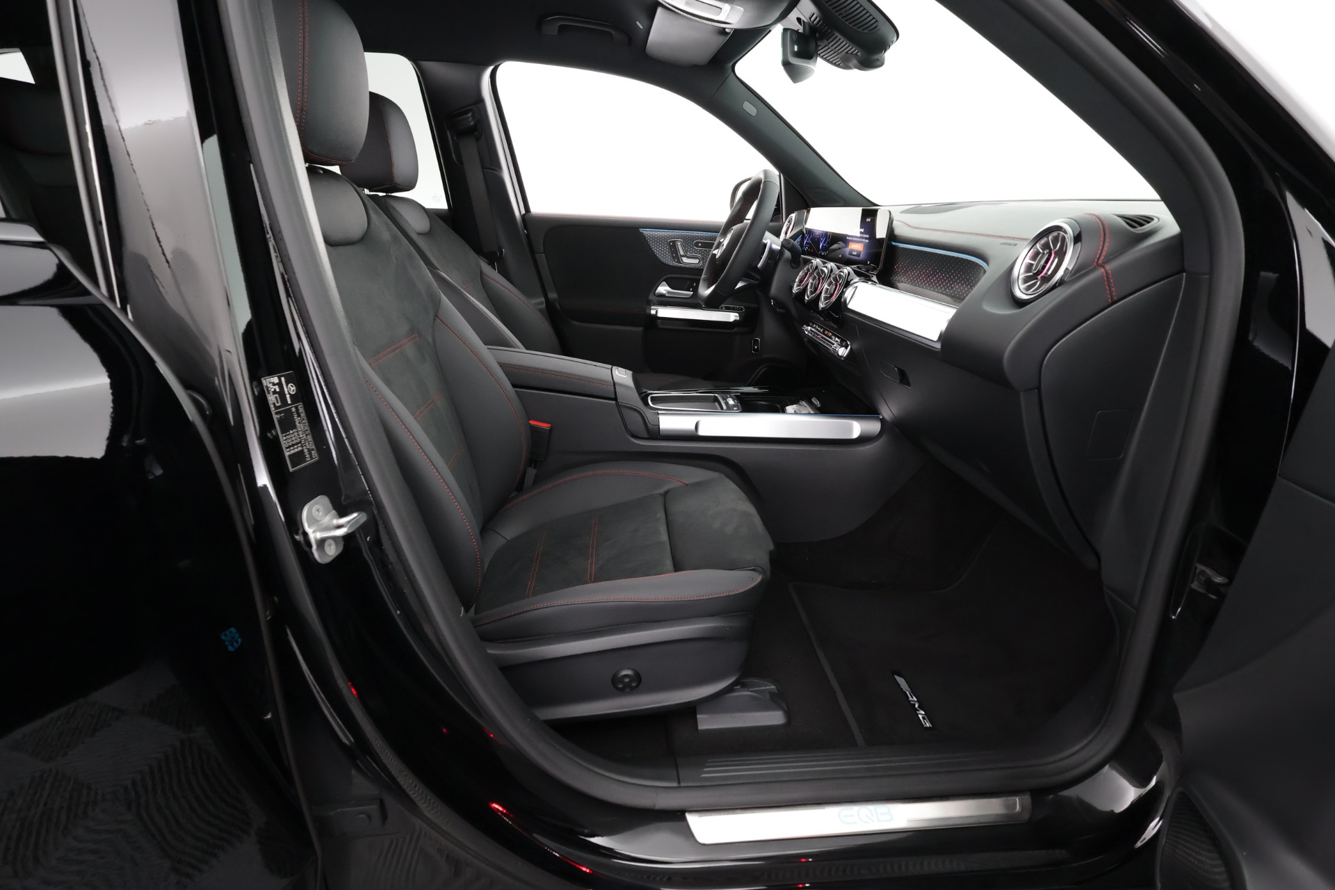 Mercedes-Benz EQB 2025