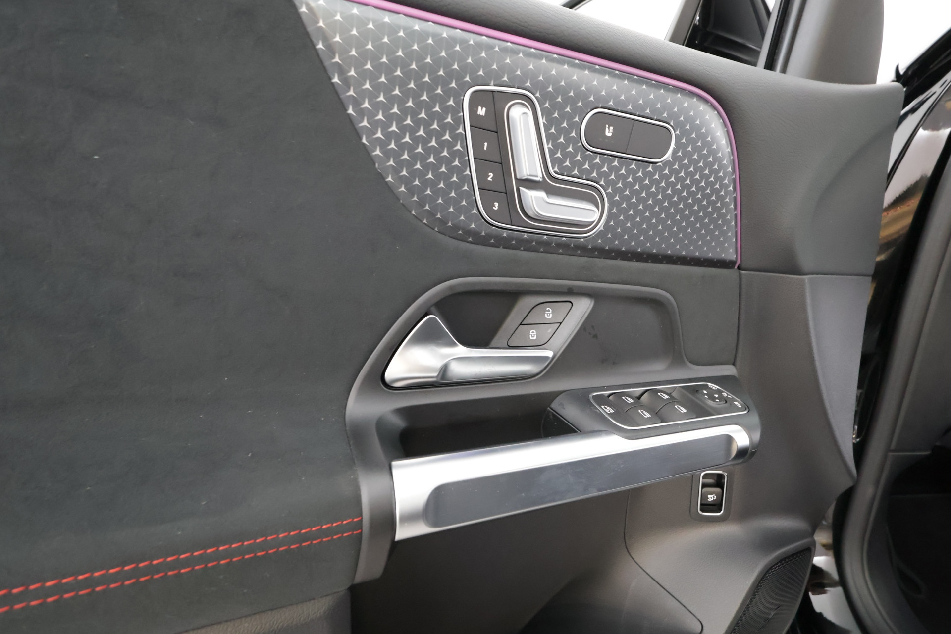 Mercedes-Benz EQB 2025