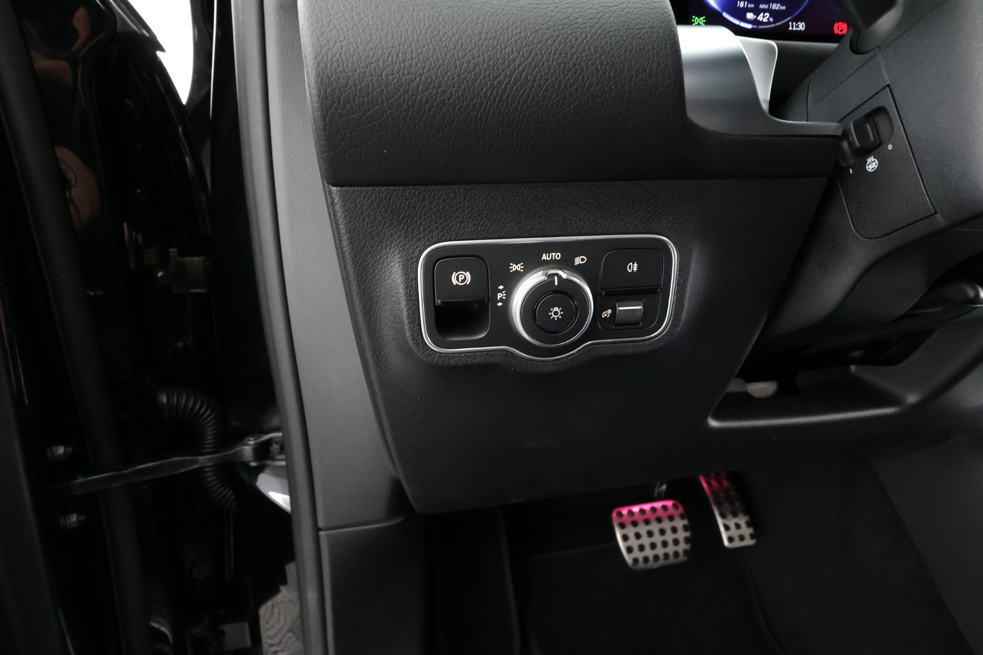 Mercedes-Benz EQB 2025