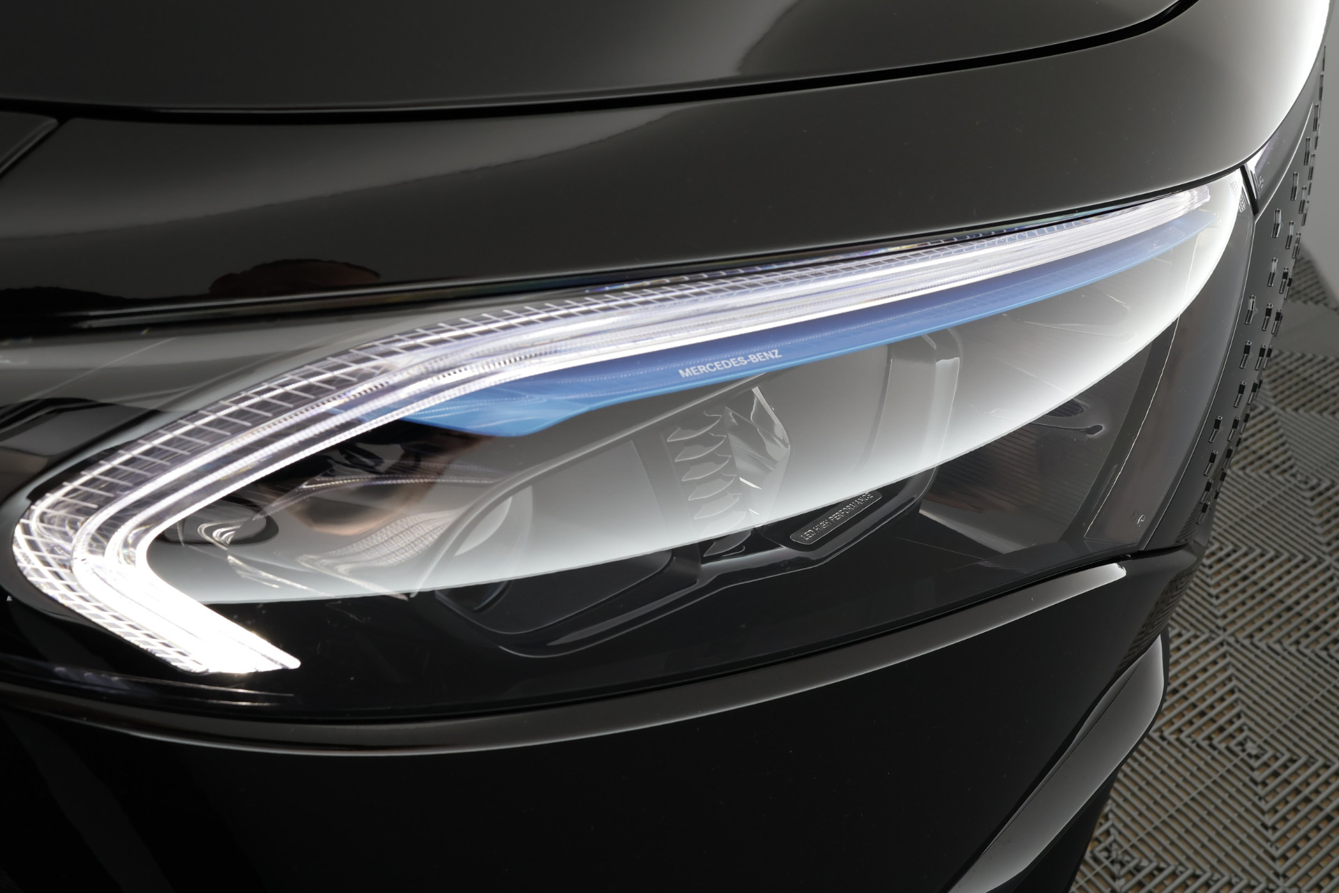 Mercedes-Benz EQB 2025