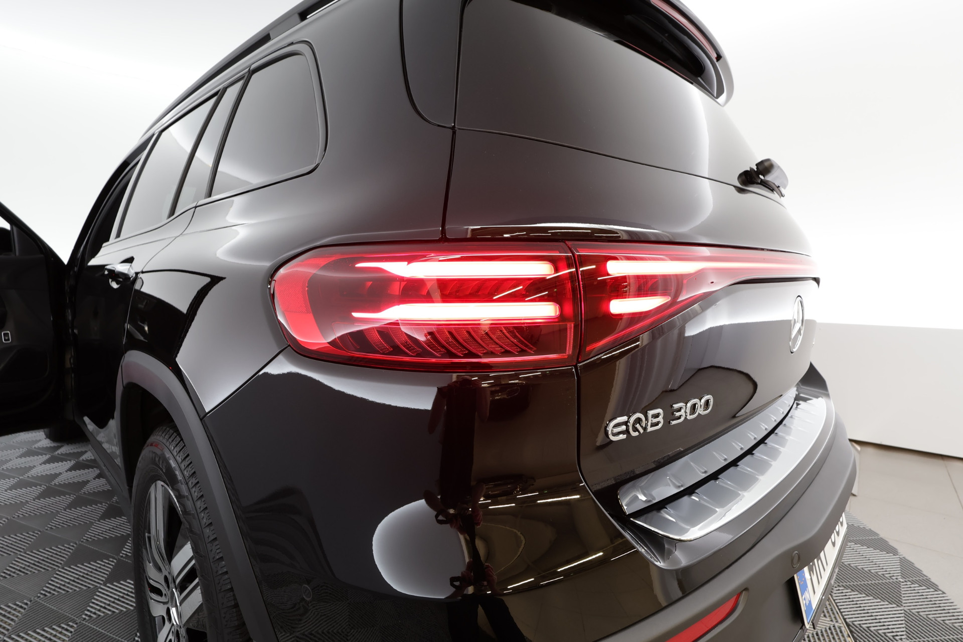 Mercedes-Benz EQB 2025