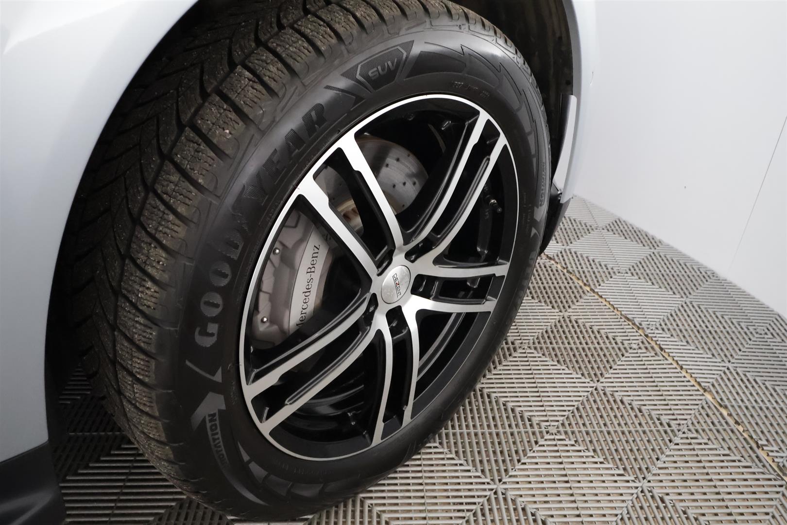 MERCEDES-BENZ EQC 2020