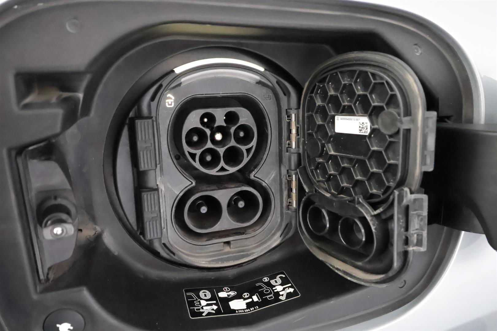 MERCEDES-BENZ EQC 2020