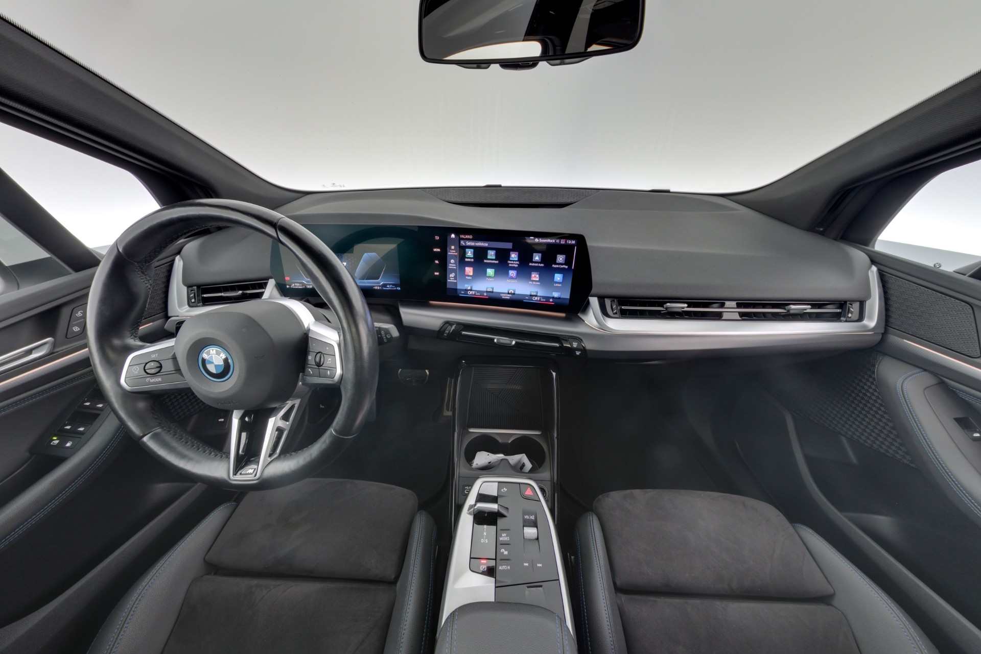 BMW 225 2023
