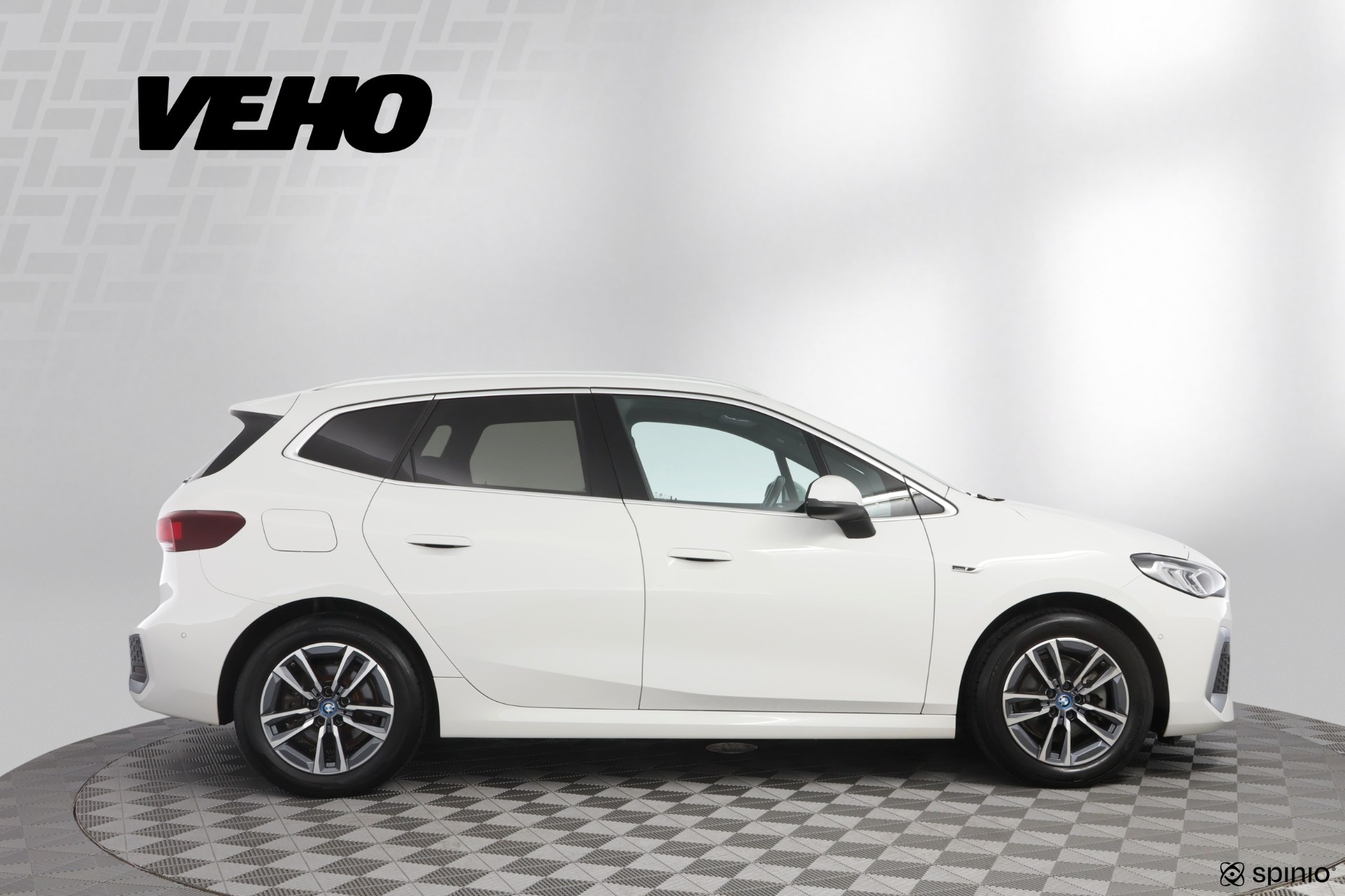 BMW 225 2023