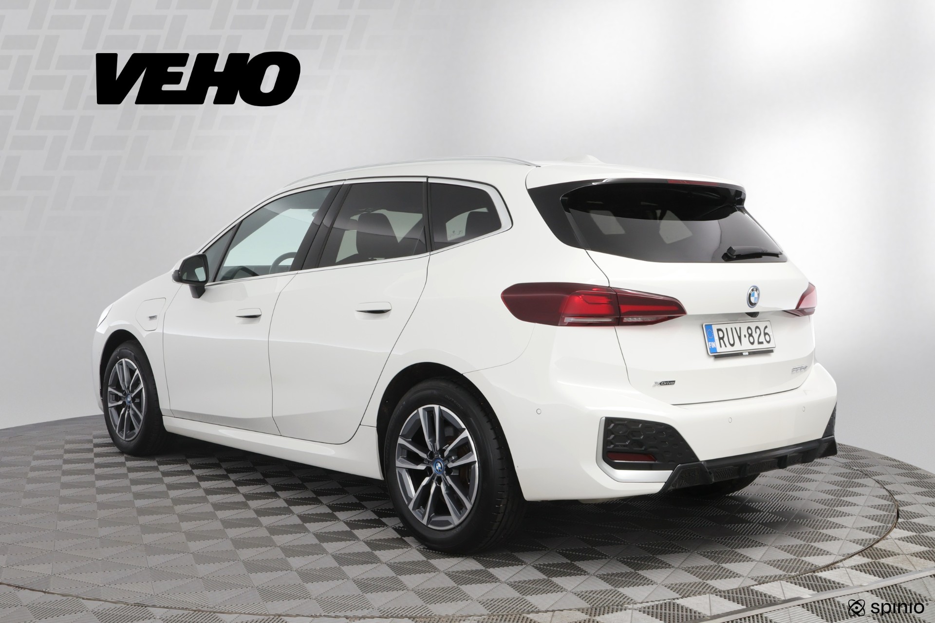 BMW 225 2023