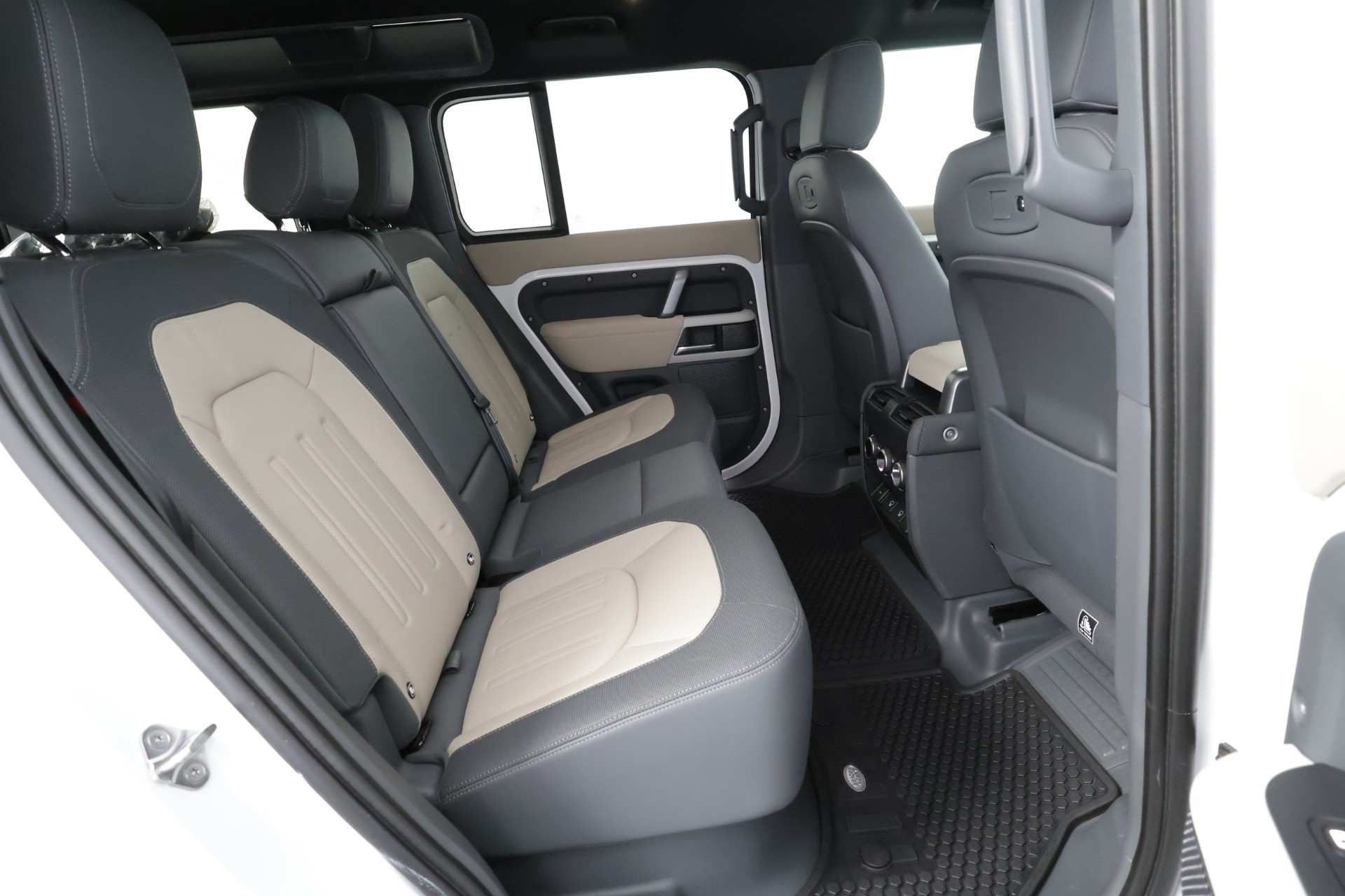 Land Rover Defender 2022