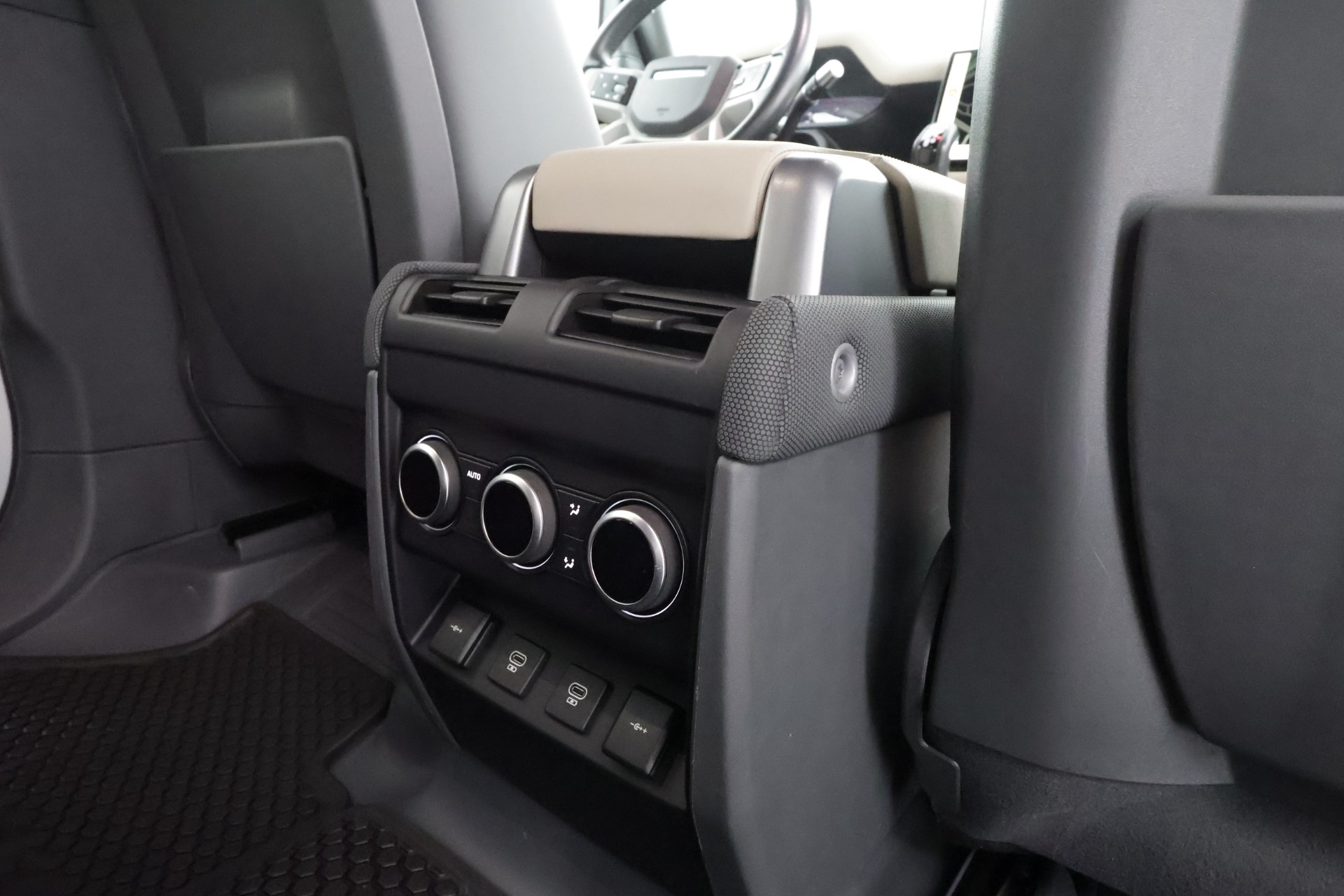 Land Rover Defender 2022