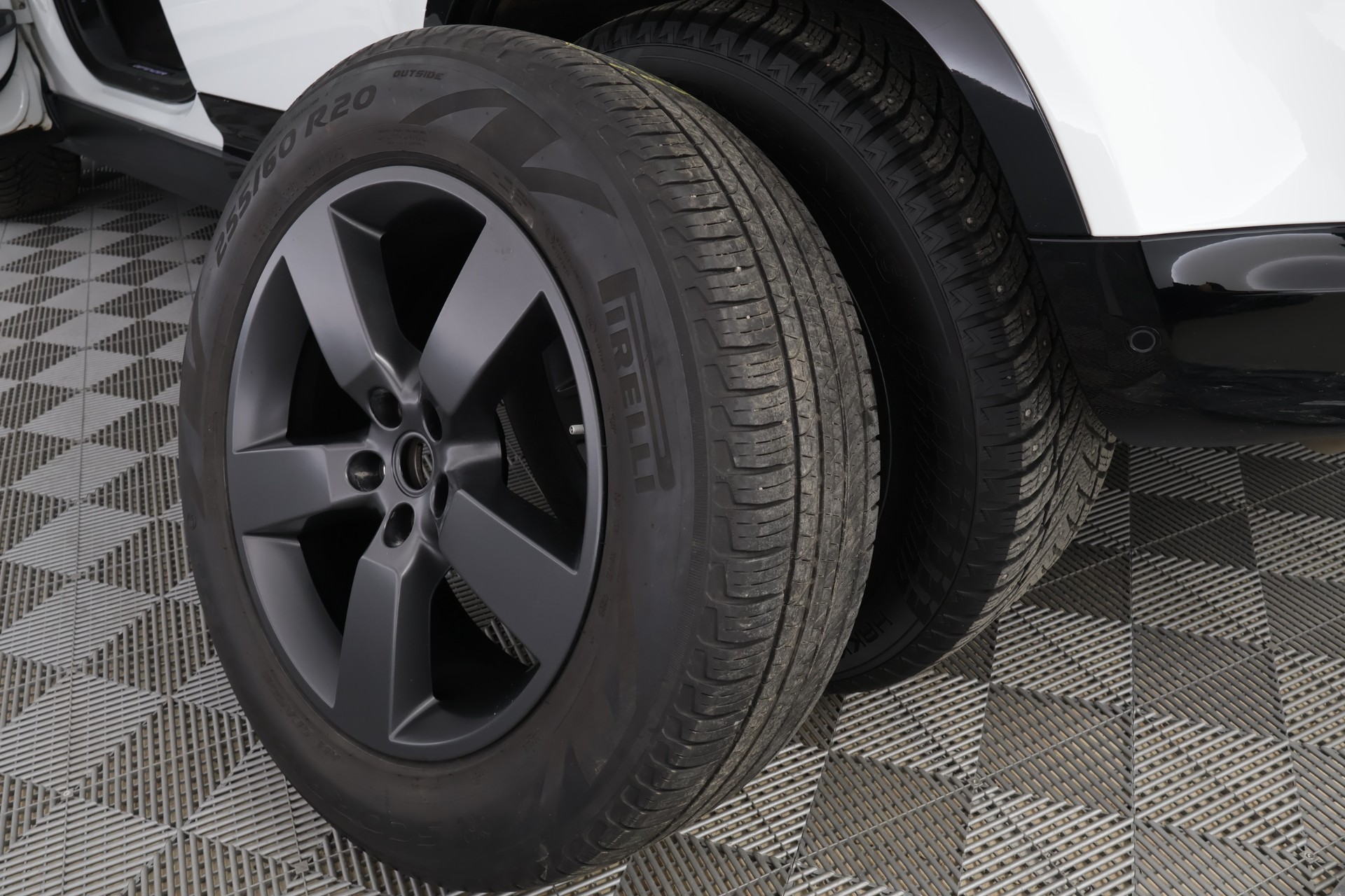 Land Rover Defender 2022