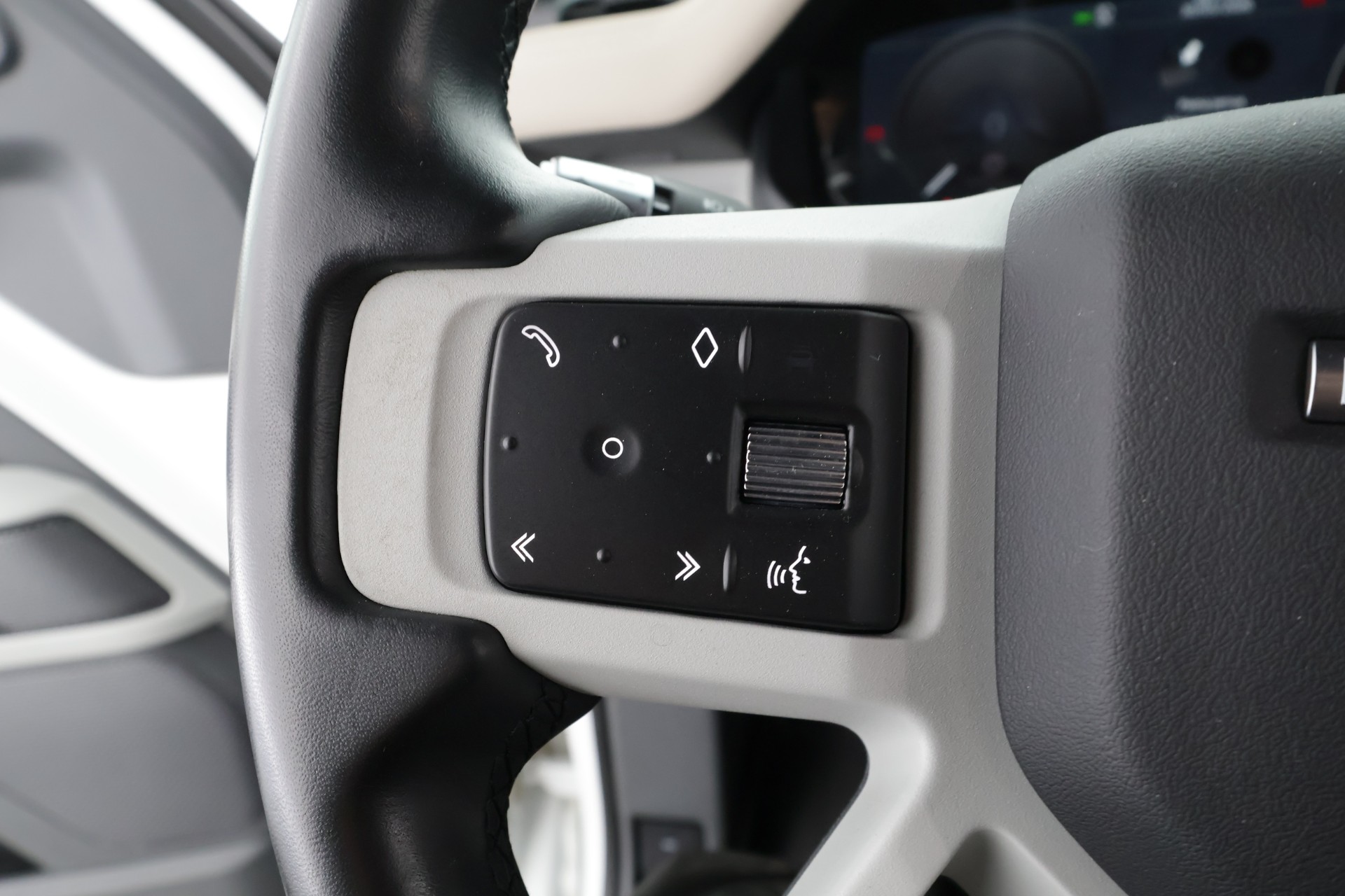 Land Rover Defender 2022