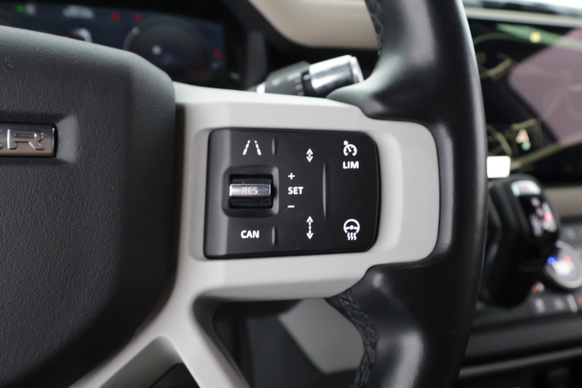 Land Rover Defender 2022