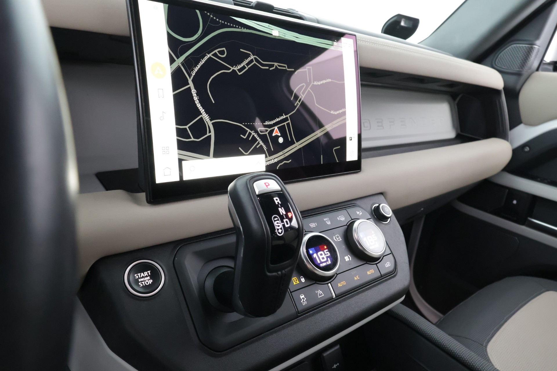 Land Rover Defender 2022