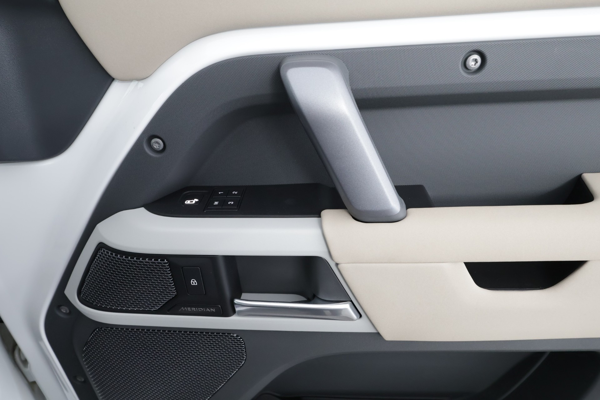 Land Rover Defender 2022