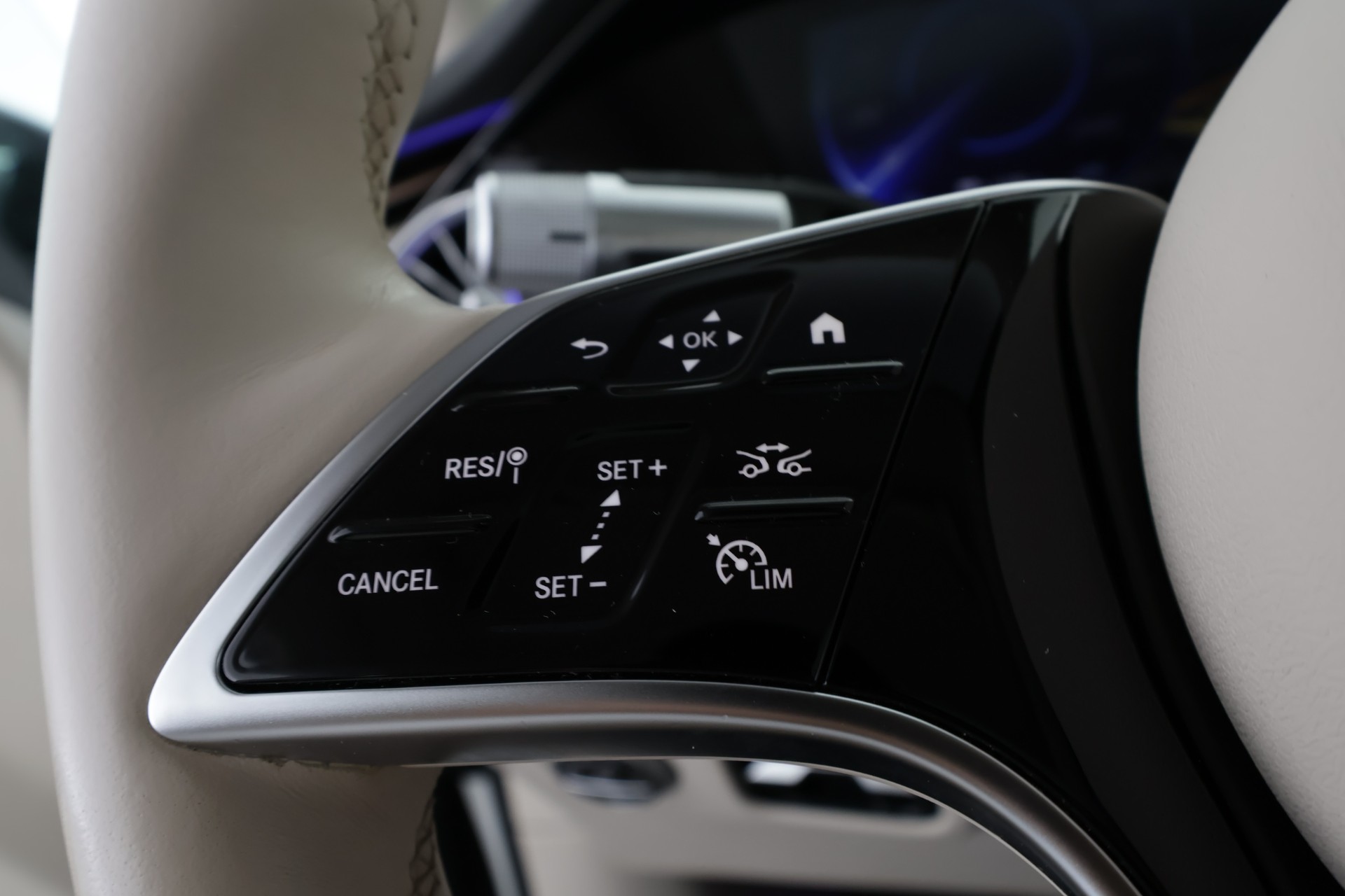 MERCEDES-BENZ EQS 2022