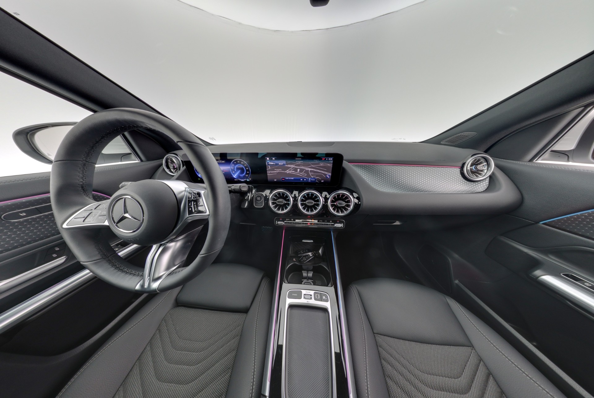 MERCEDES-BENZ EQA 2025