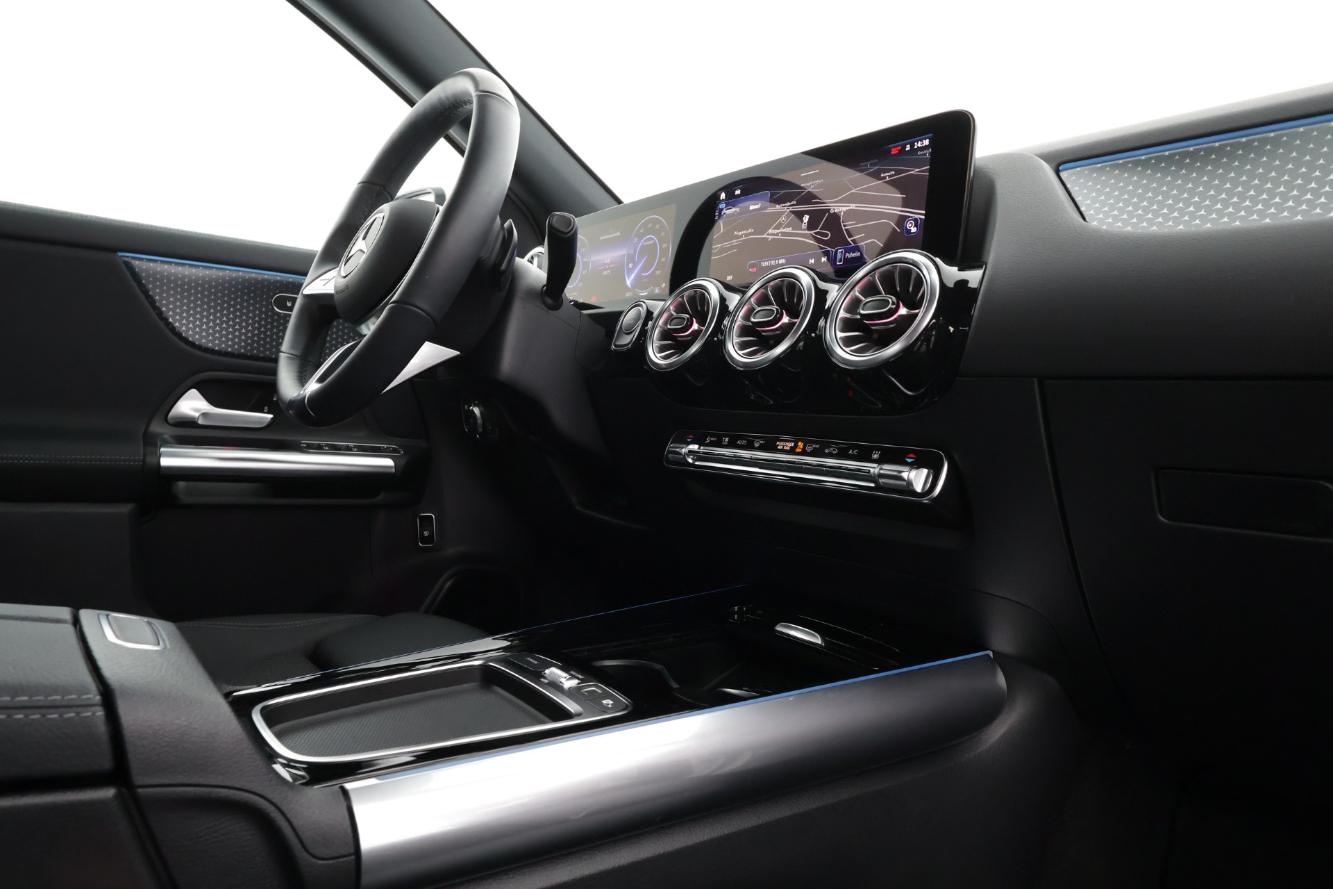 MERCEDES-BENZ EQA 2025
