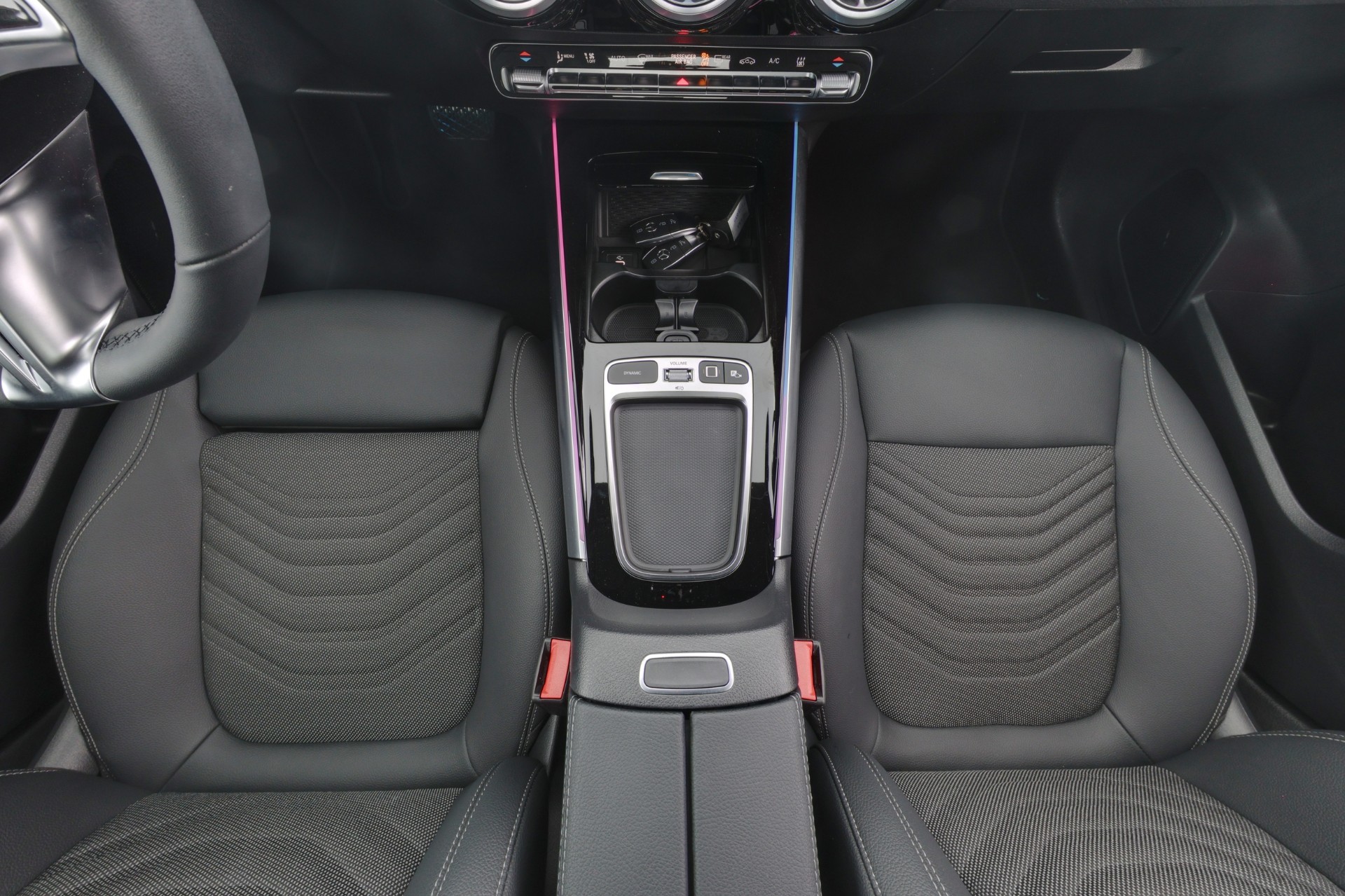 MERCEDES-BENZ EQA 2025