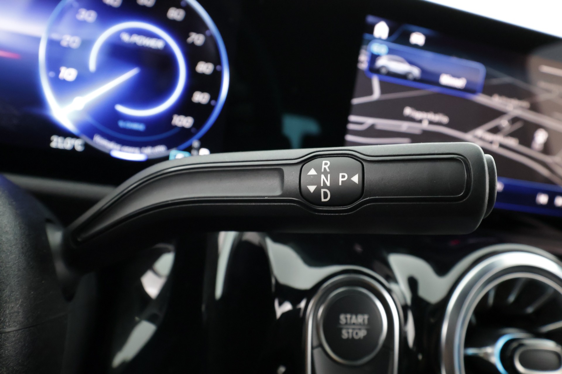 MERCEDES-BENZ EQA 2025