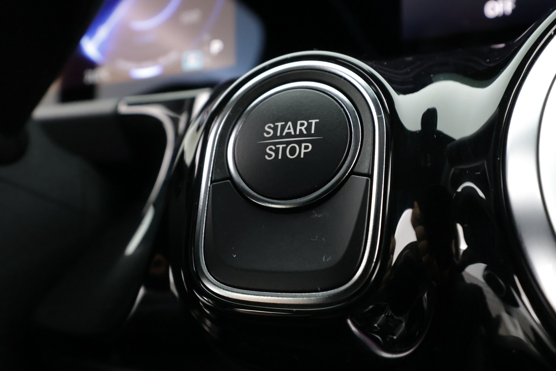 MERCEDES-BENZ EQA 2025