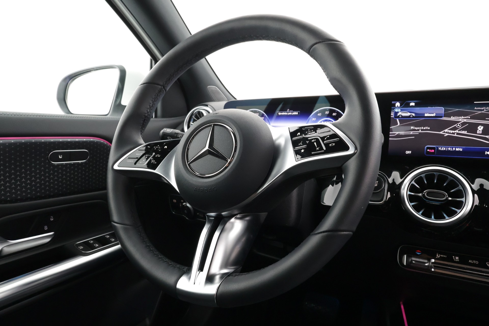 MERCEDES-BENZ EQA 2025