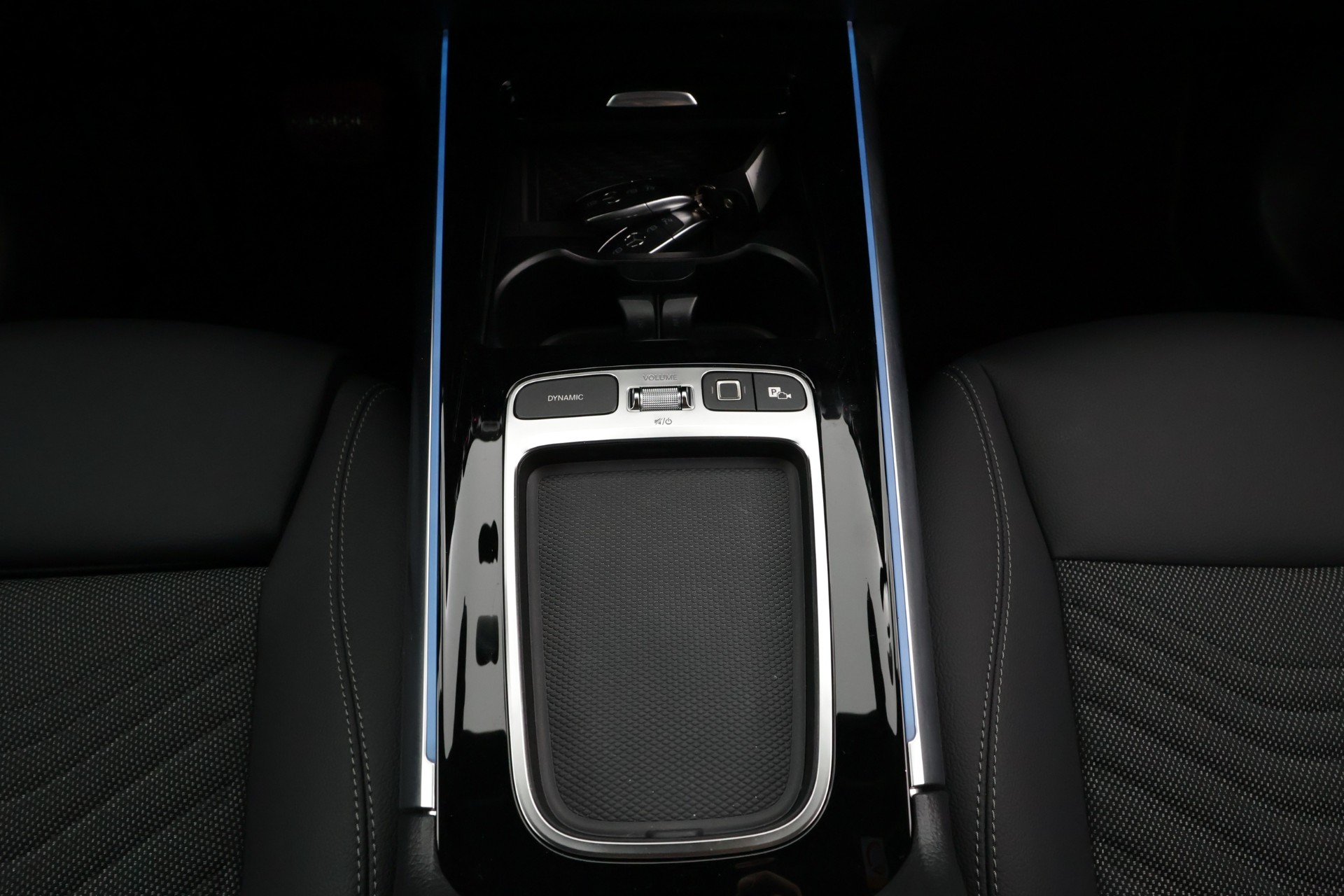 MERCEDES-BENZ EQA 2025