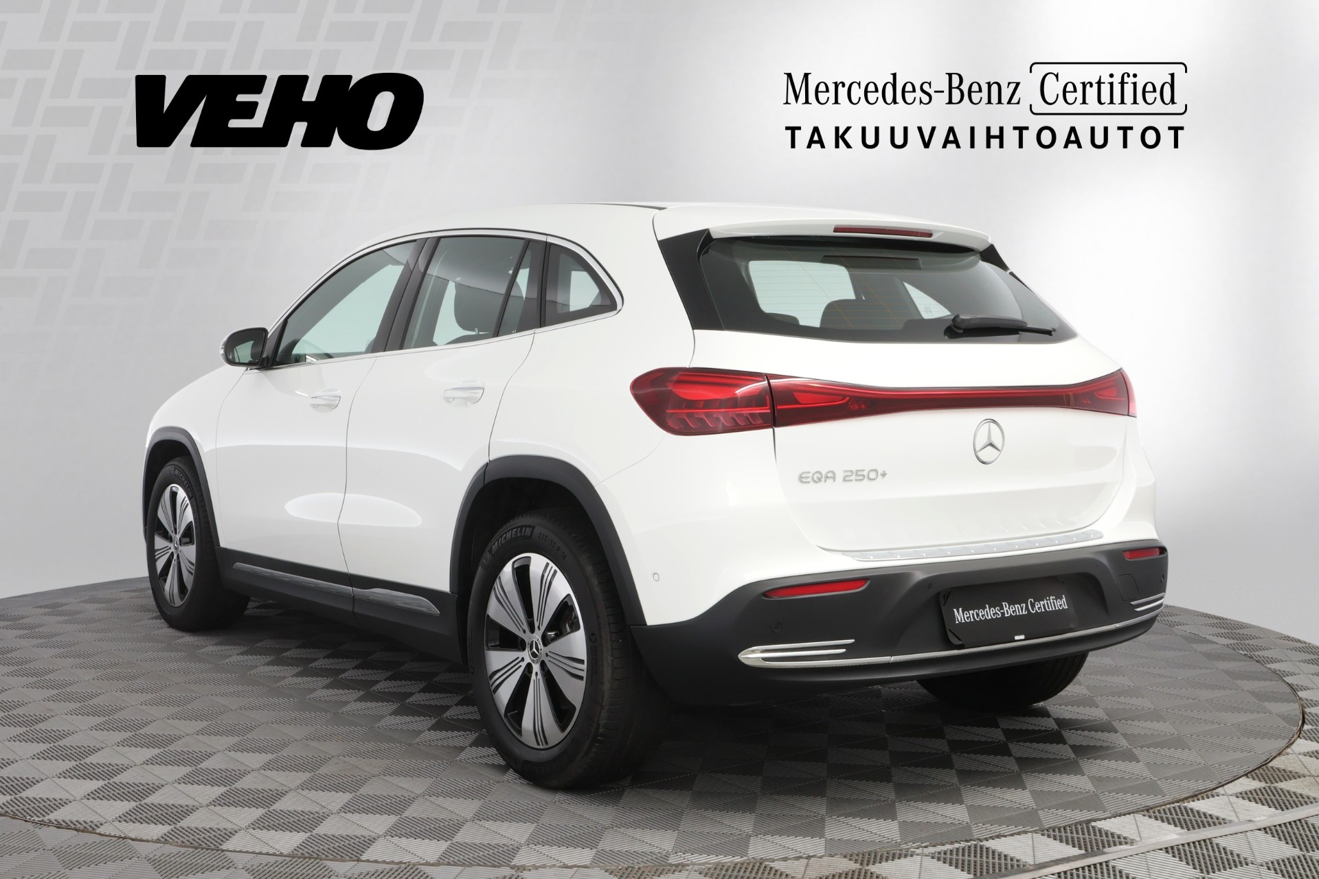 MERCEDES-BENZ EQA 2025