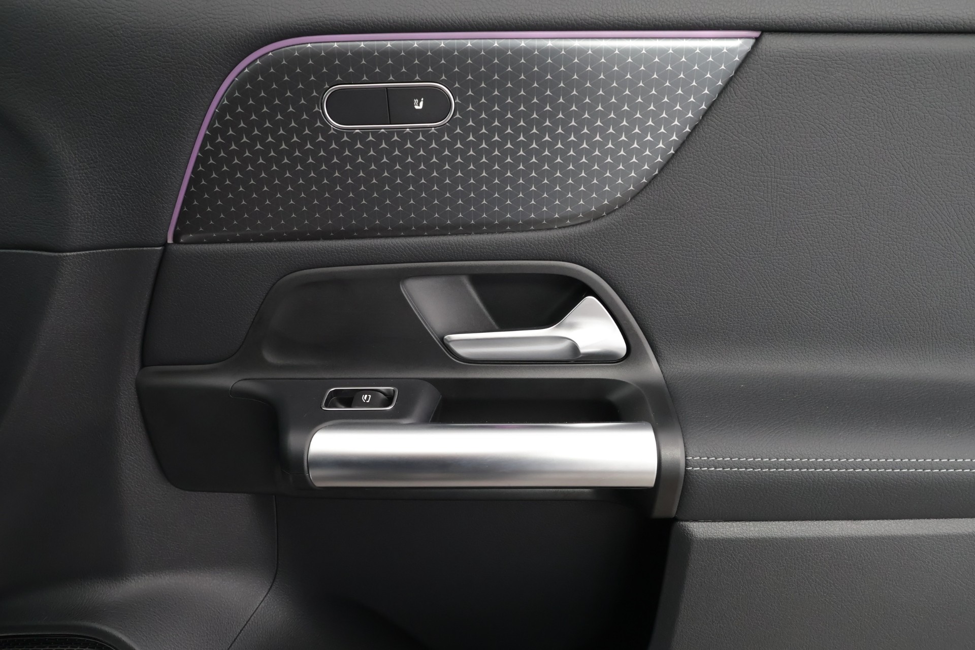 MERCEDES-BENZ EQA 2025