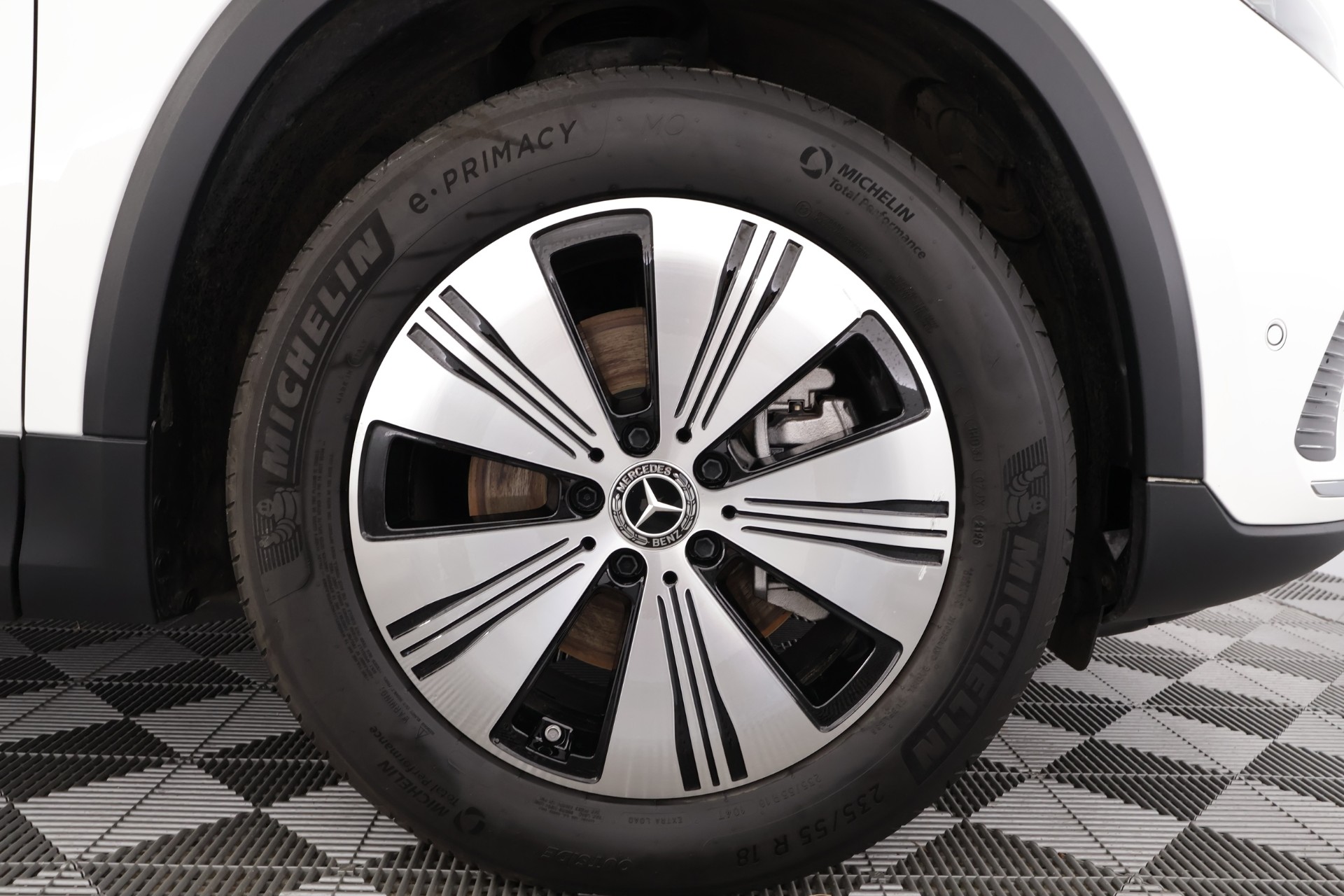 MERCEDES-BENZ EQA 2025