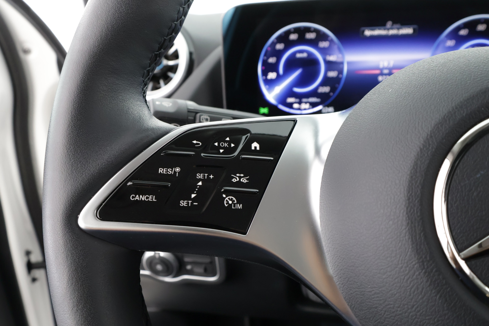 Mercedes-Benz EQA 2024