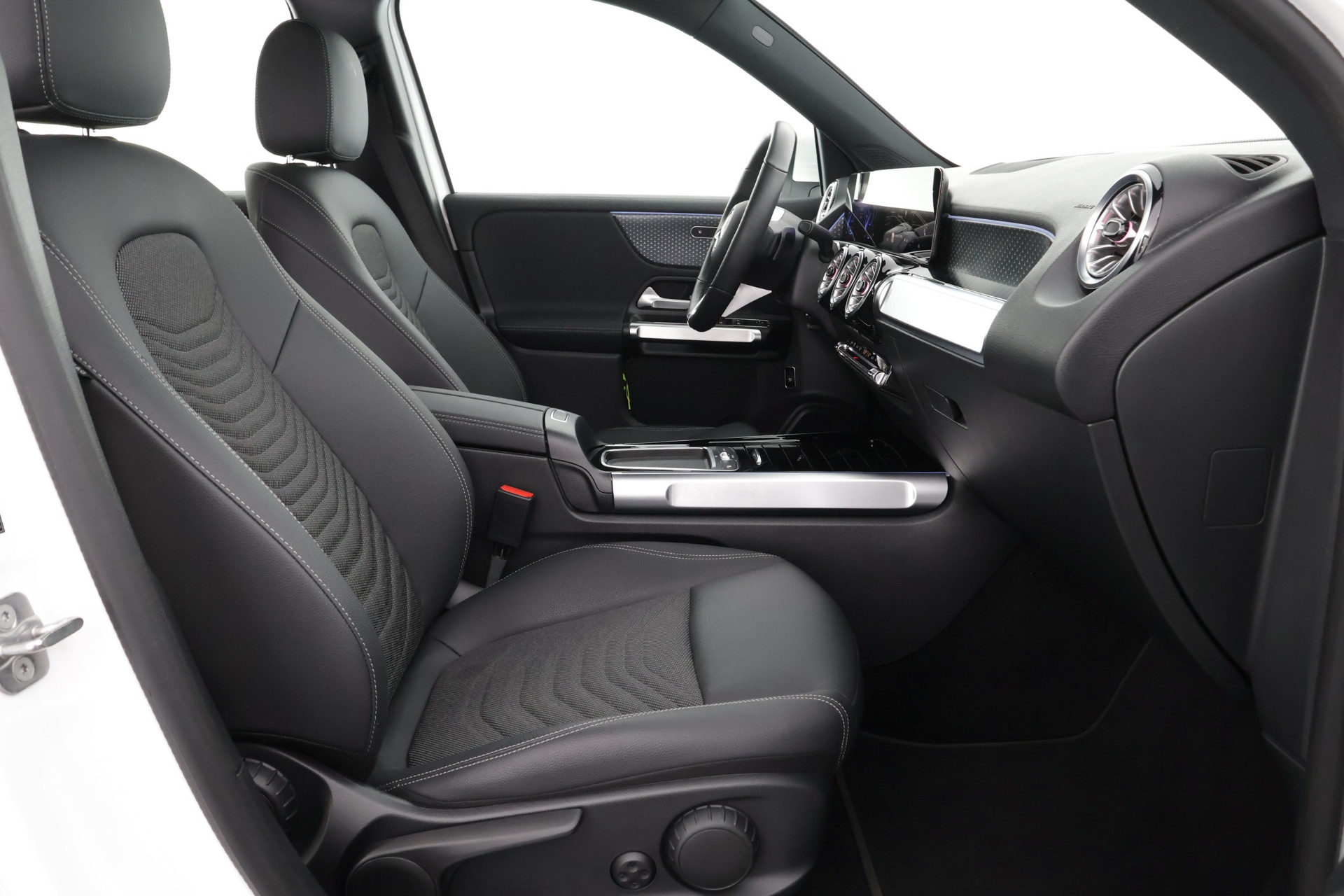 Mercedes-Benz EQB 2024