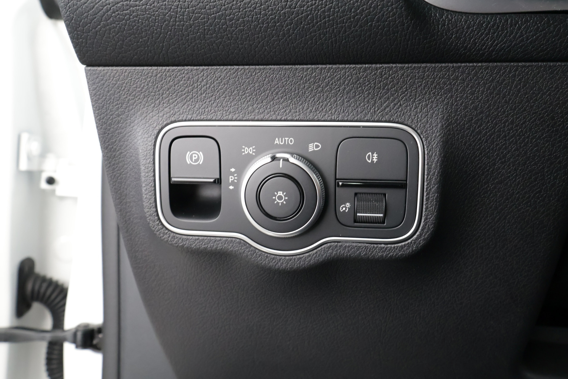 Mercedes-Benz EQB 2024