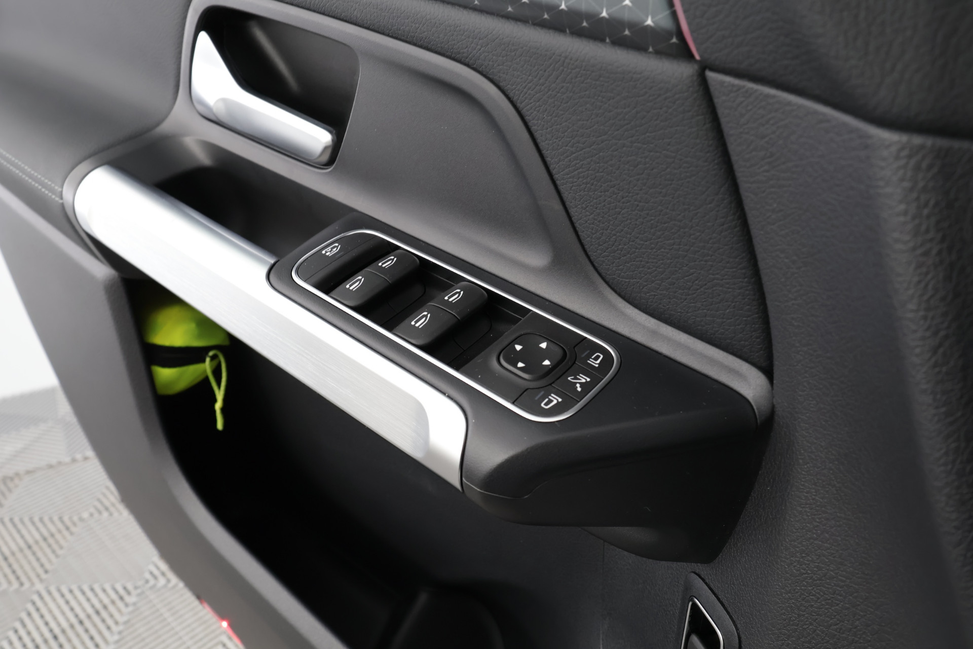 Mercedes-Benz EQB 2024