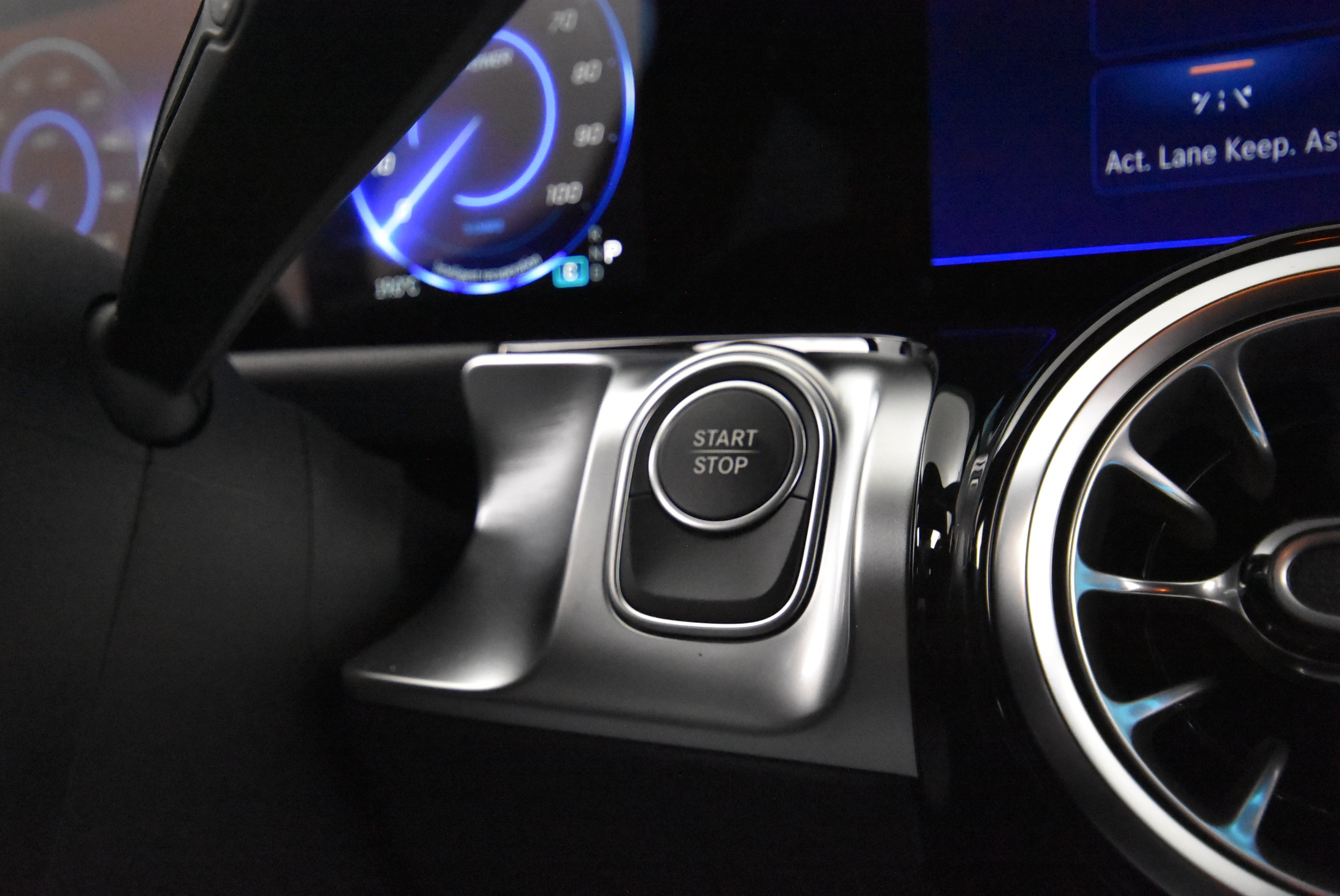 Mercedes-Benz EQB 2025