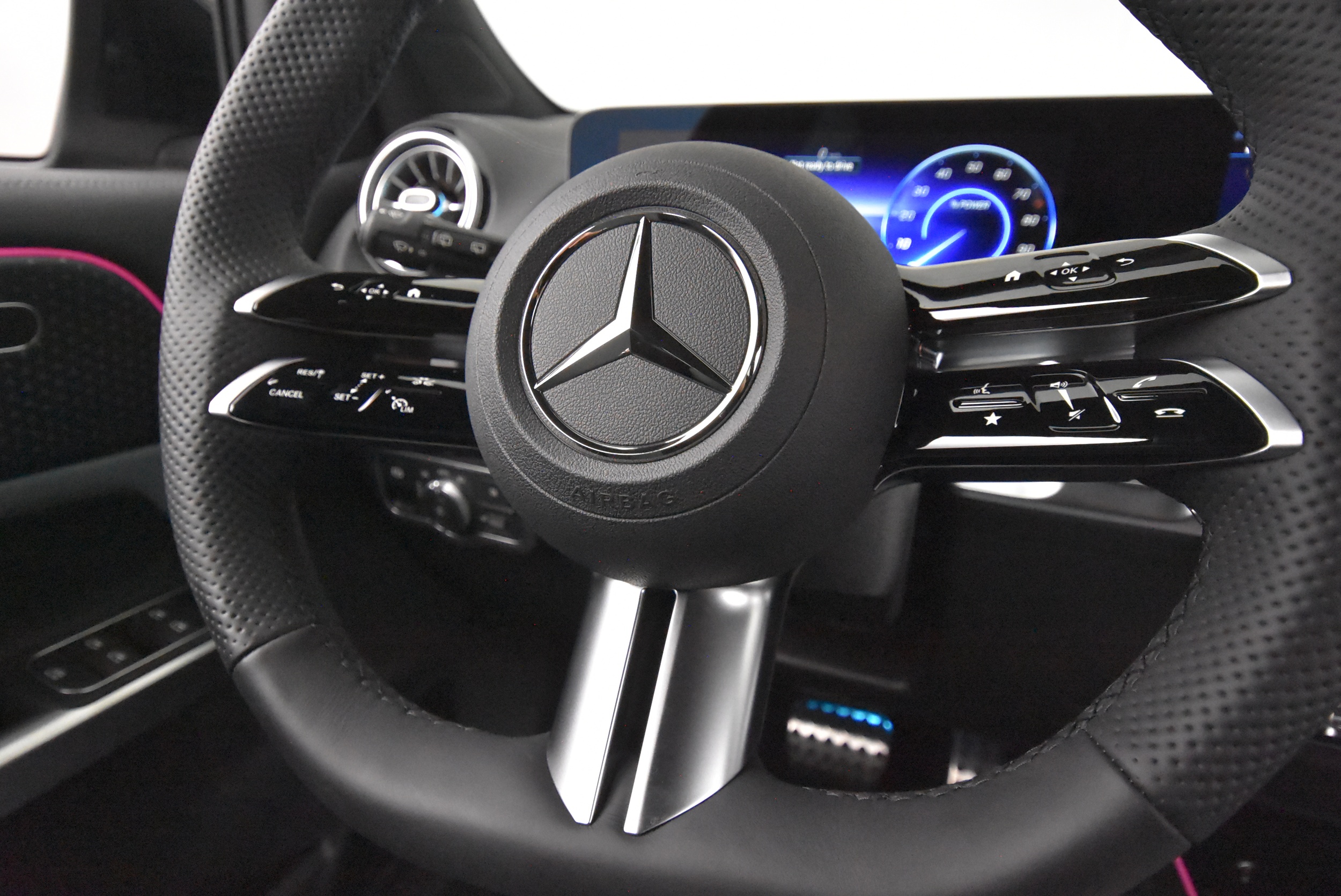 Mercedes-Benz EQB 2025