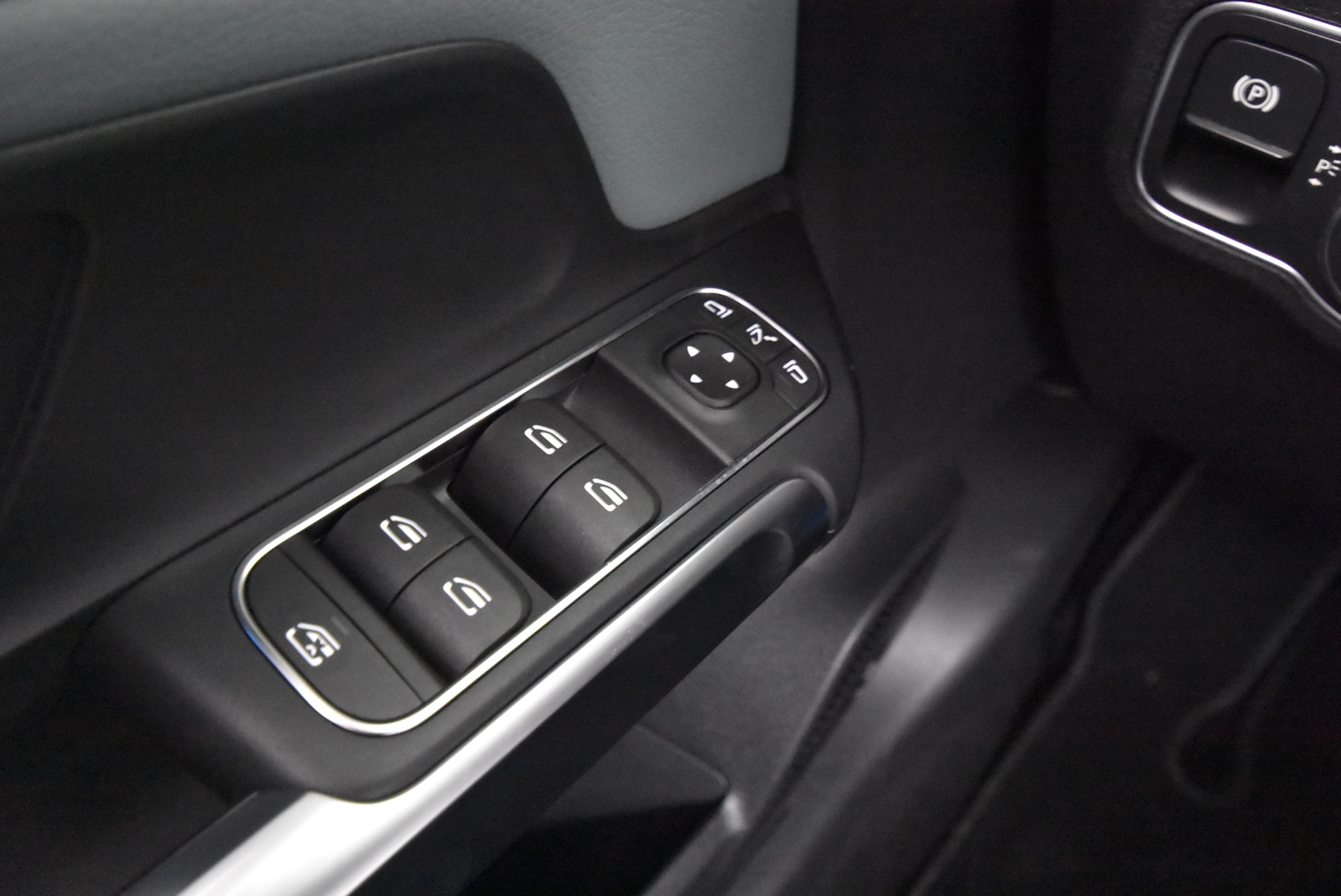 Mercedes-Benz EQB 2025