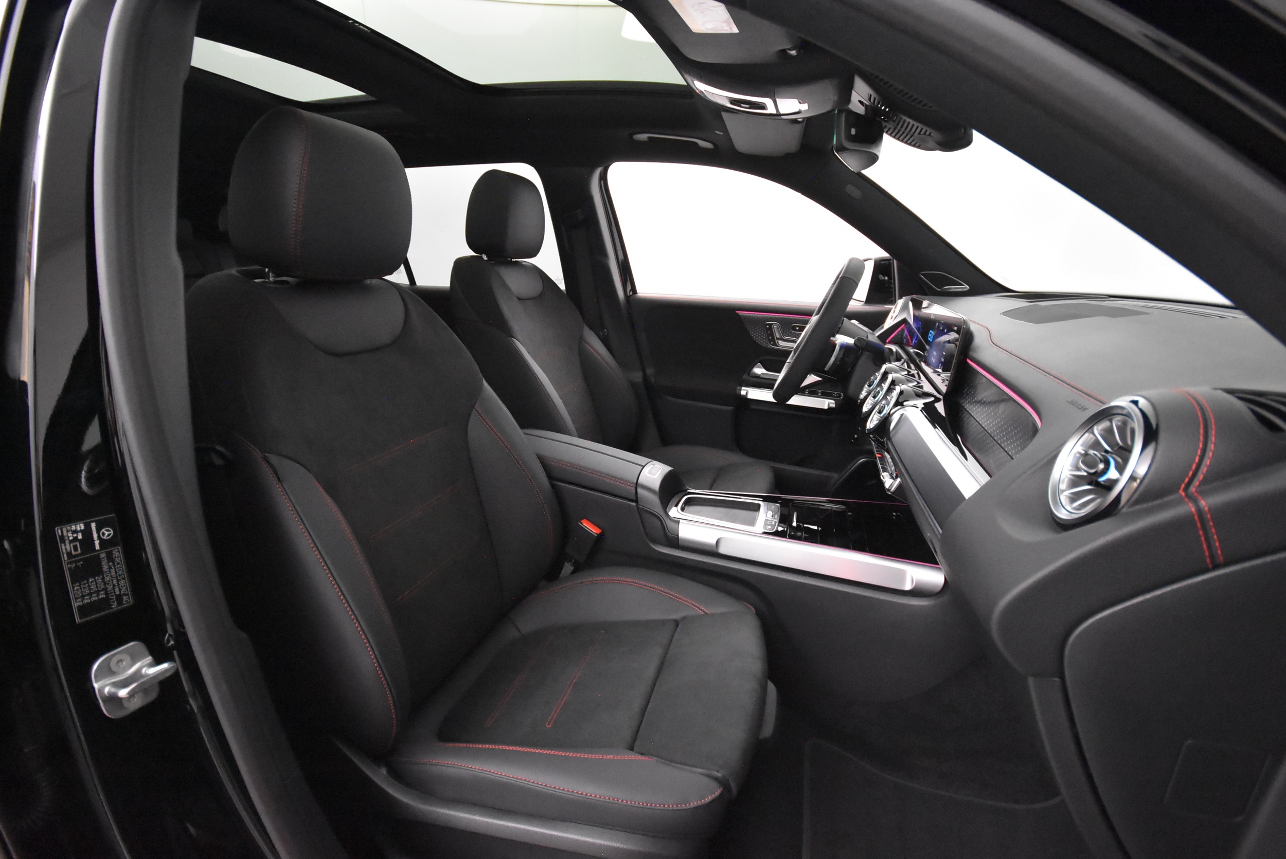 Mercedes-Benz EQB 2024