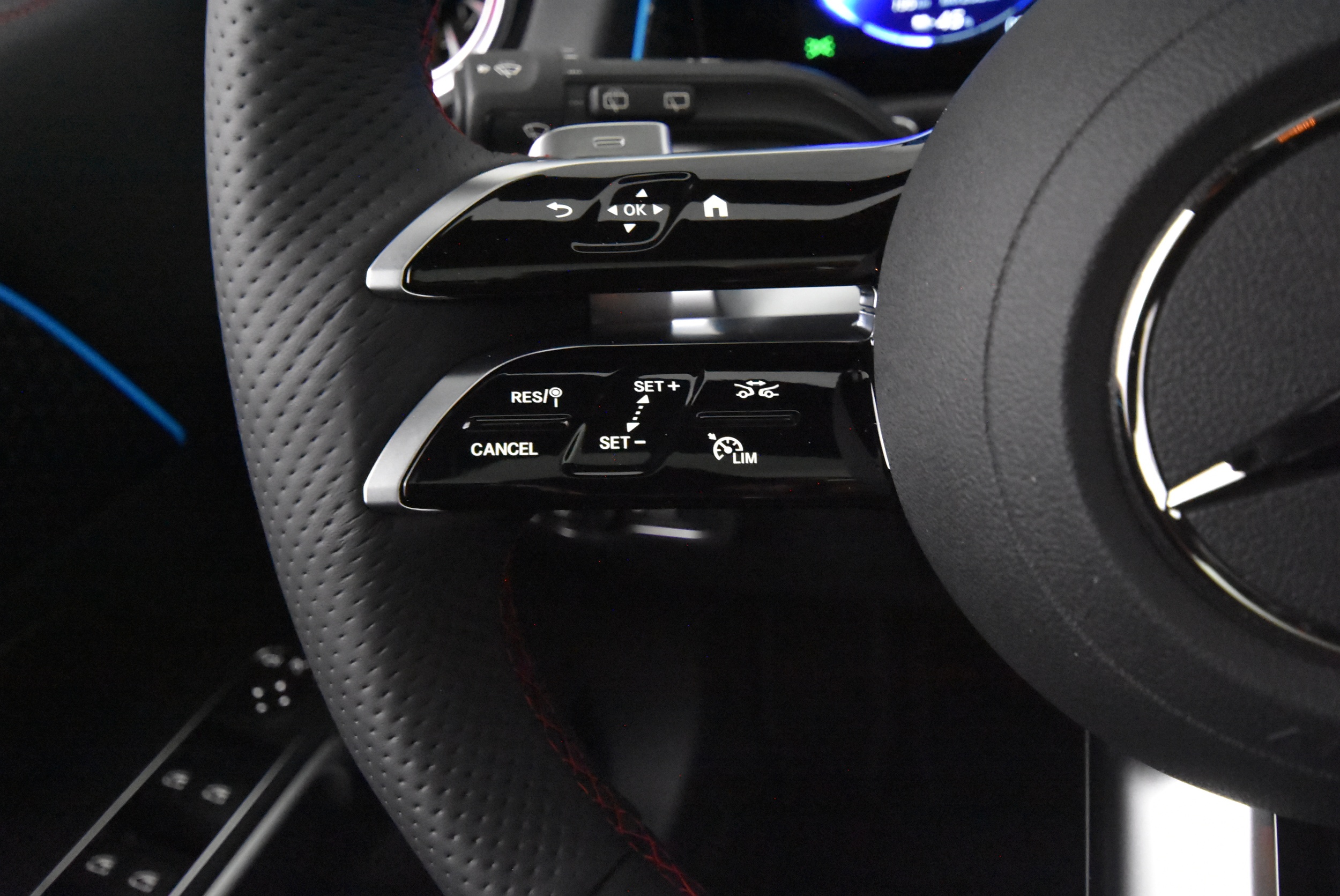 Mercedes-Benz EQB 2024