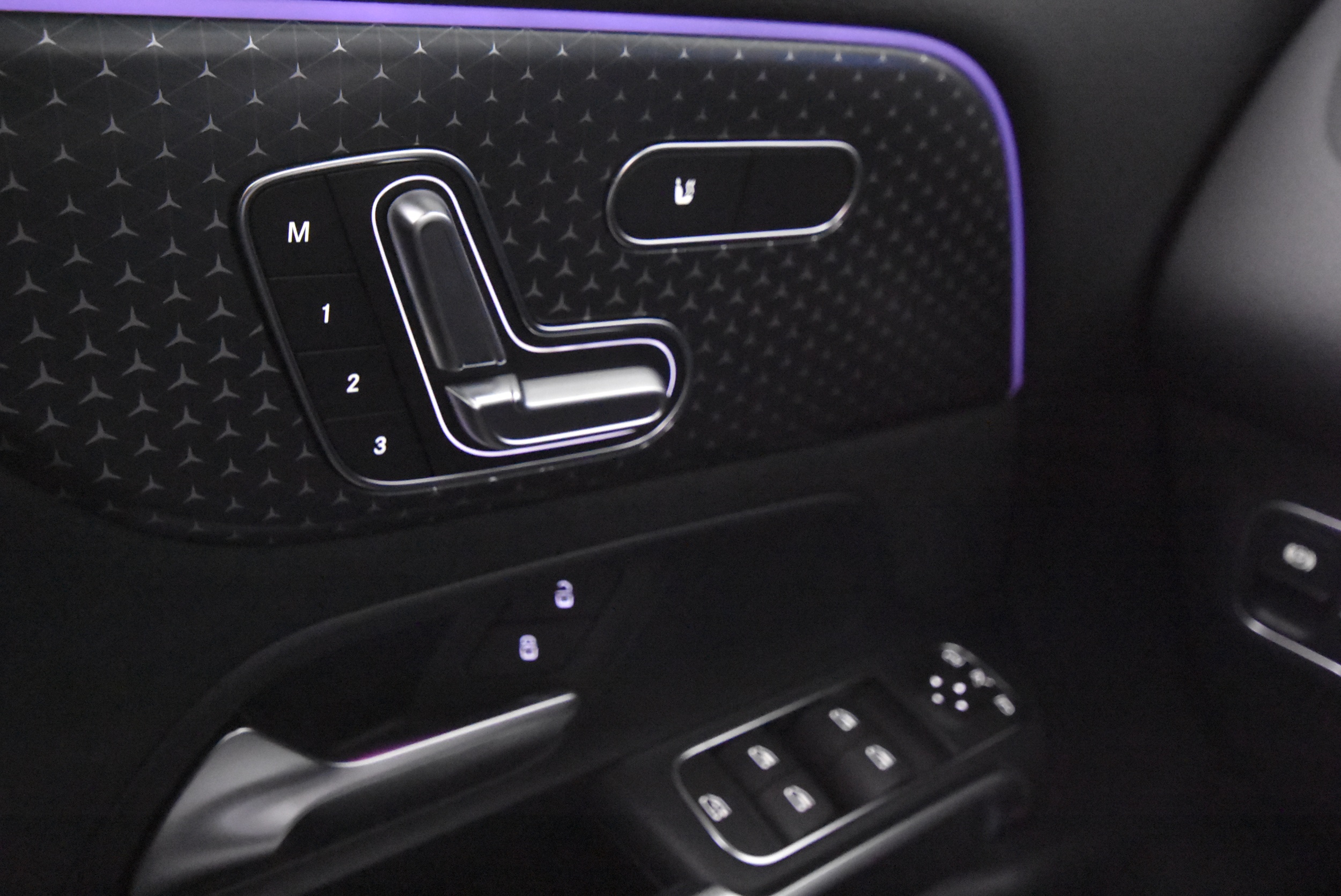 Mercedes-Benz EQB 2024