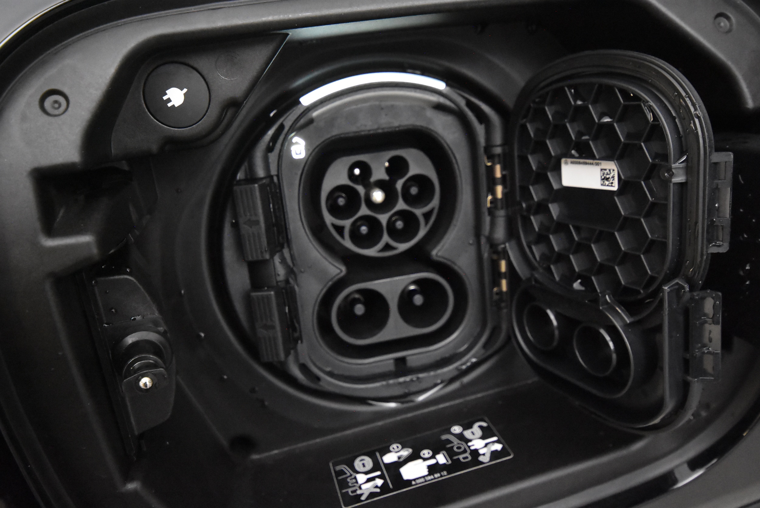 Mercedes-Benz EQB 2024