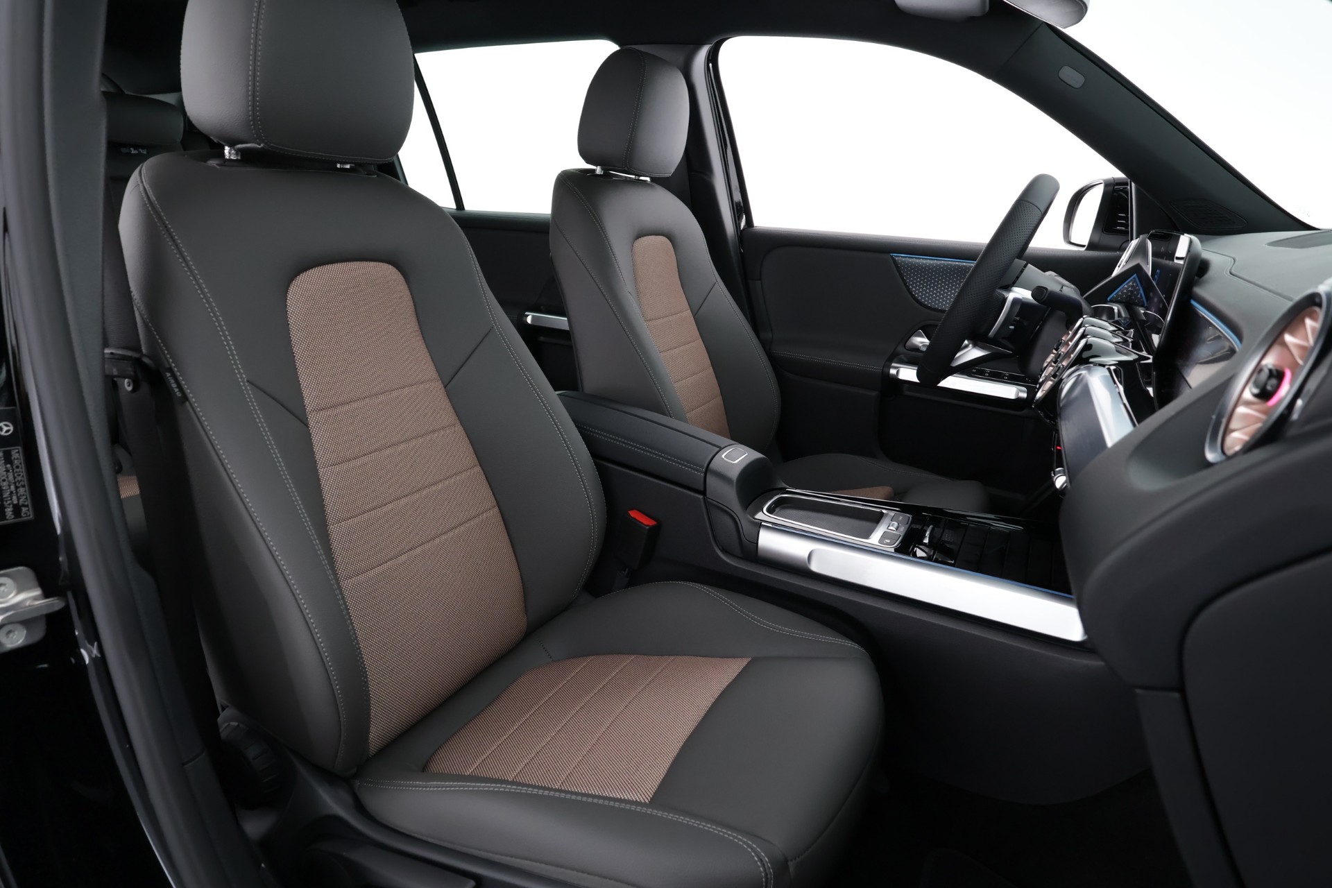 Mercedes-Benz EQB 2025