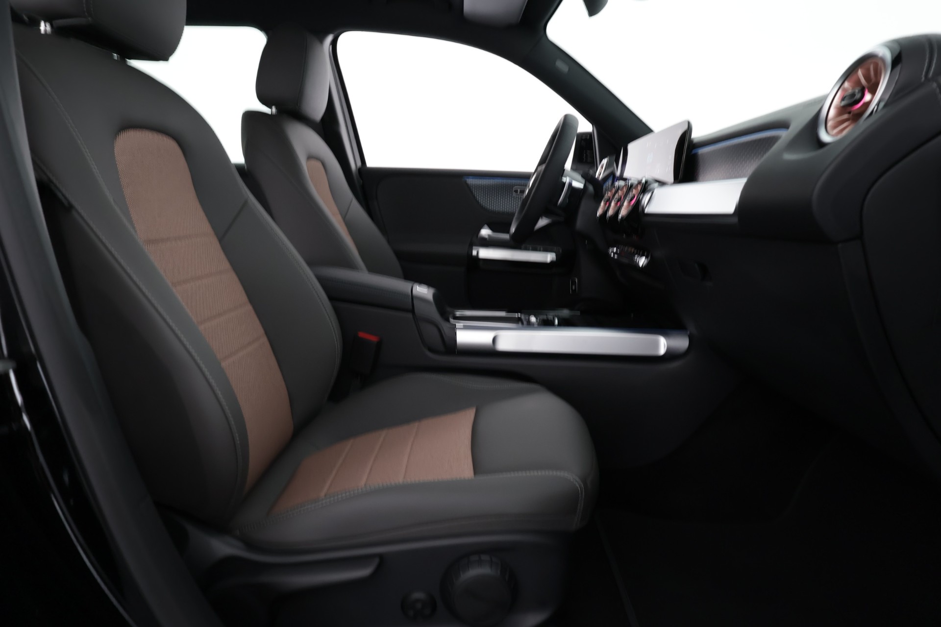 Mercedes-Benz EQB 2025