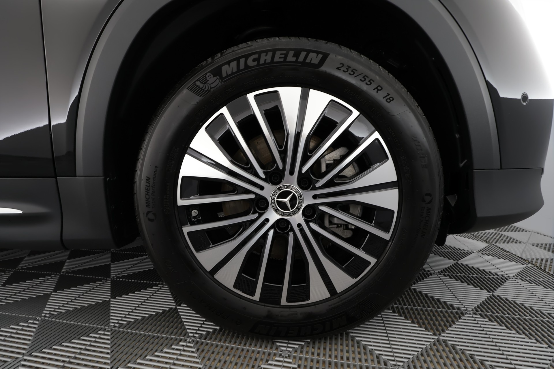 Mercedes-Benz EQB 2025