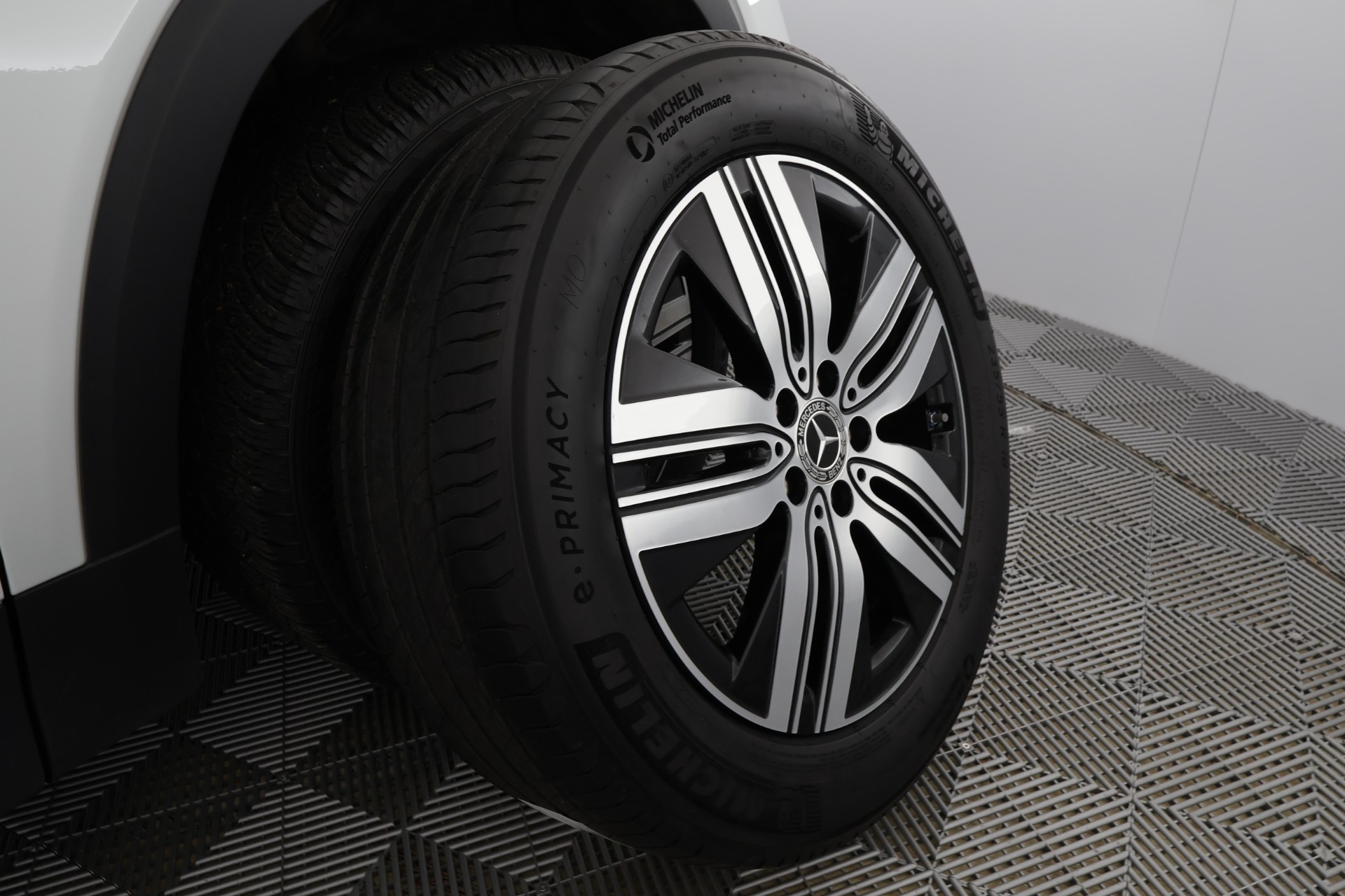 Mercedes-Benz EQB 2024