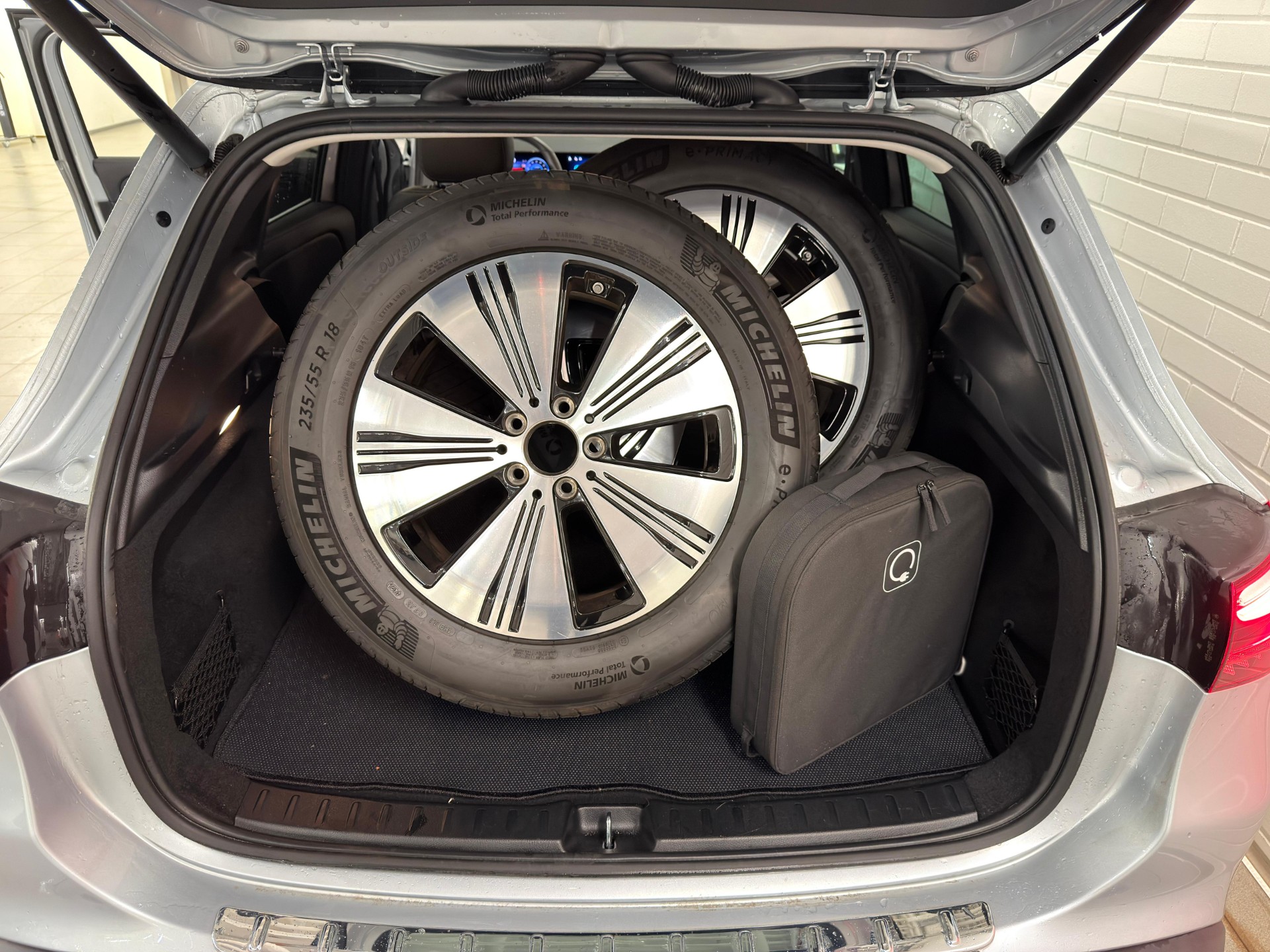 Mercedes-Benz EQA 2024