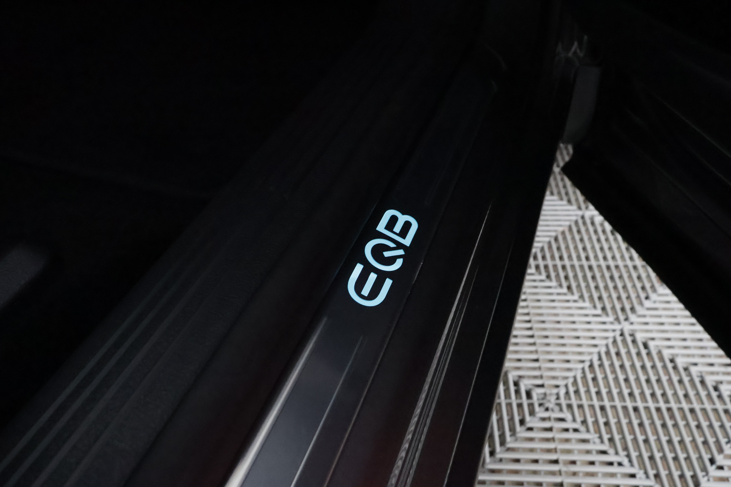 Mercedes-Benz EQB 2025