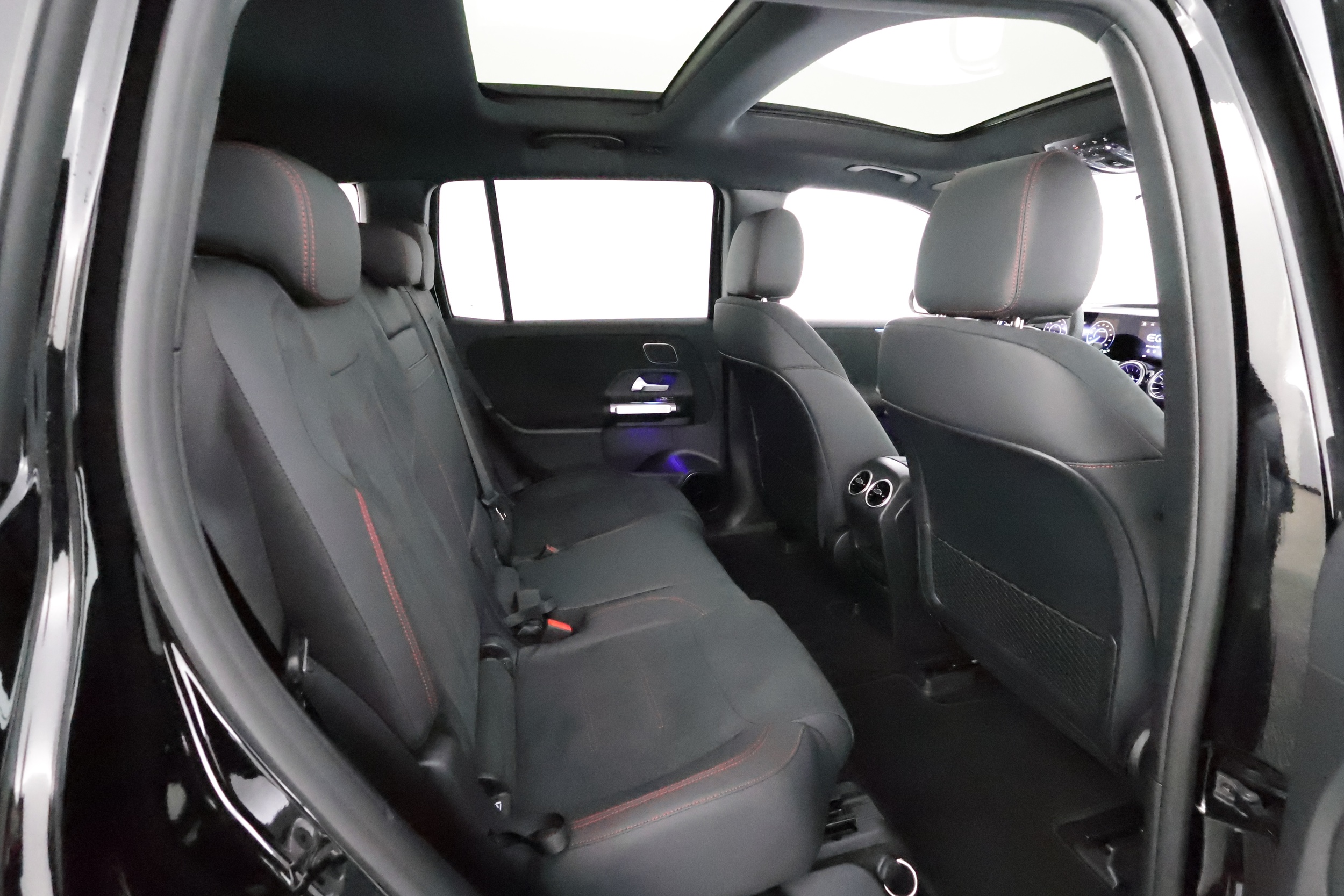 Mercedes-Benz EQB 2025