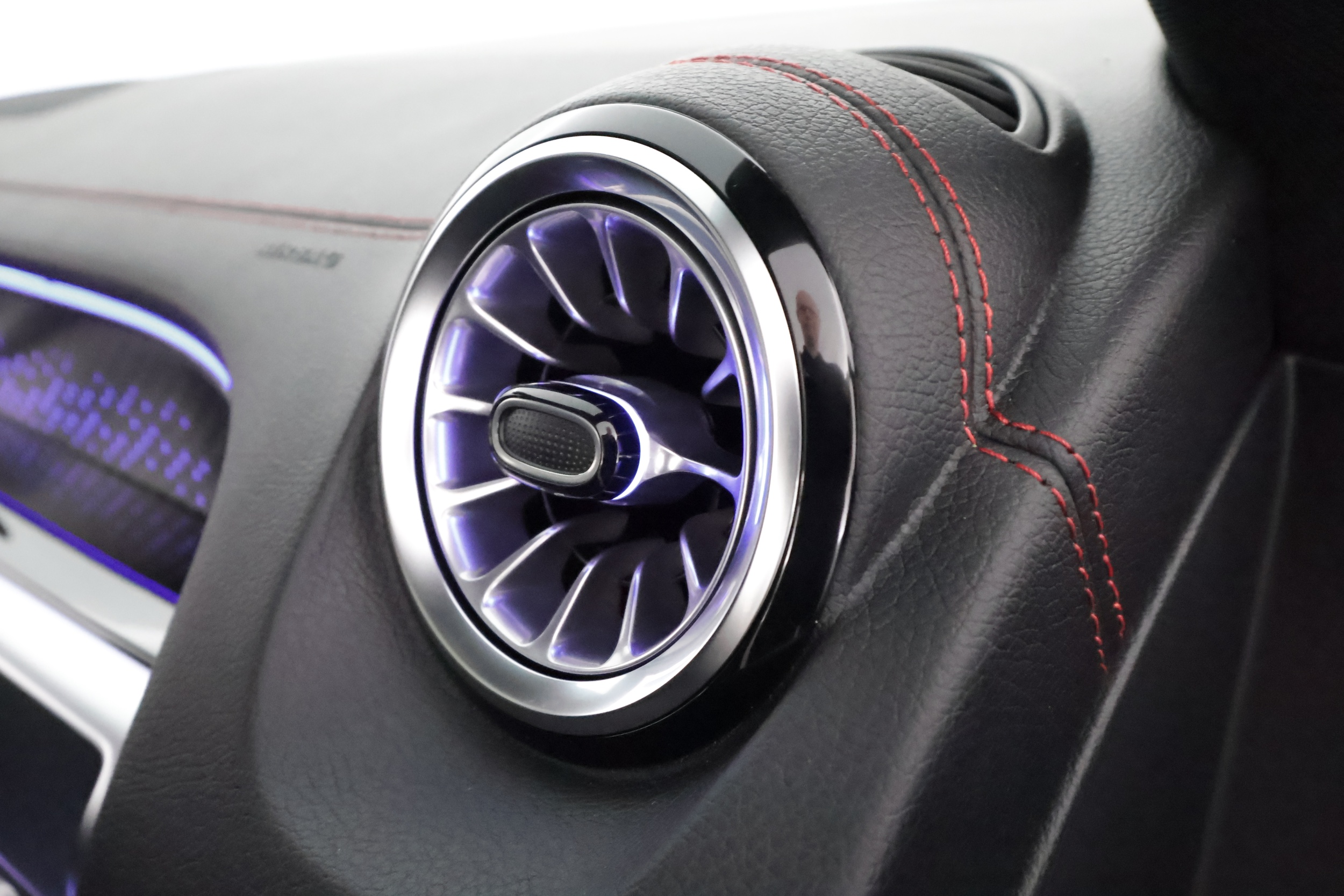 Mercedes-Benz EQB 2025
