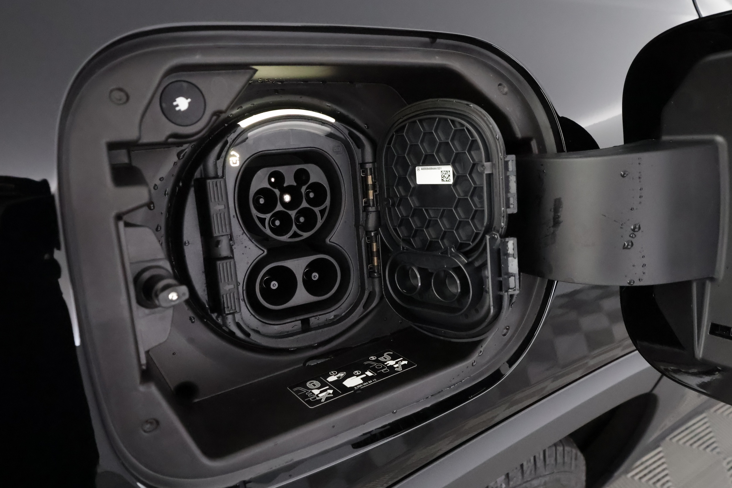 Mercedes-Benz EQB 2025