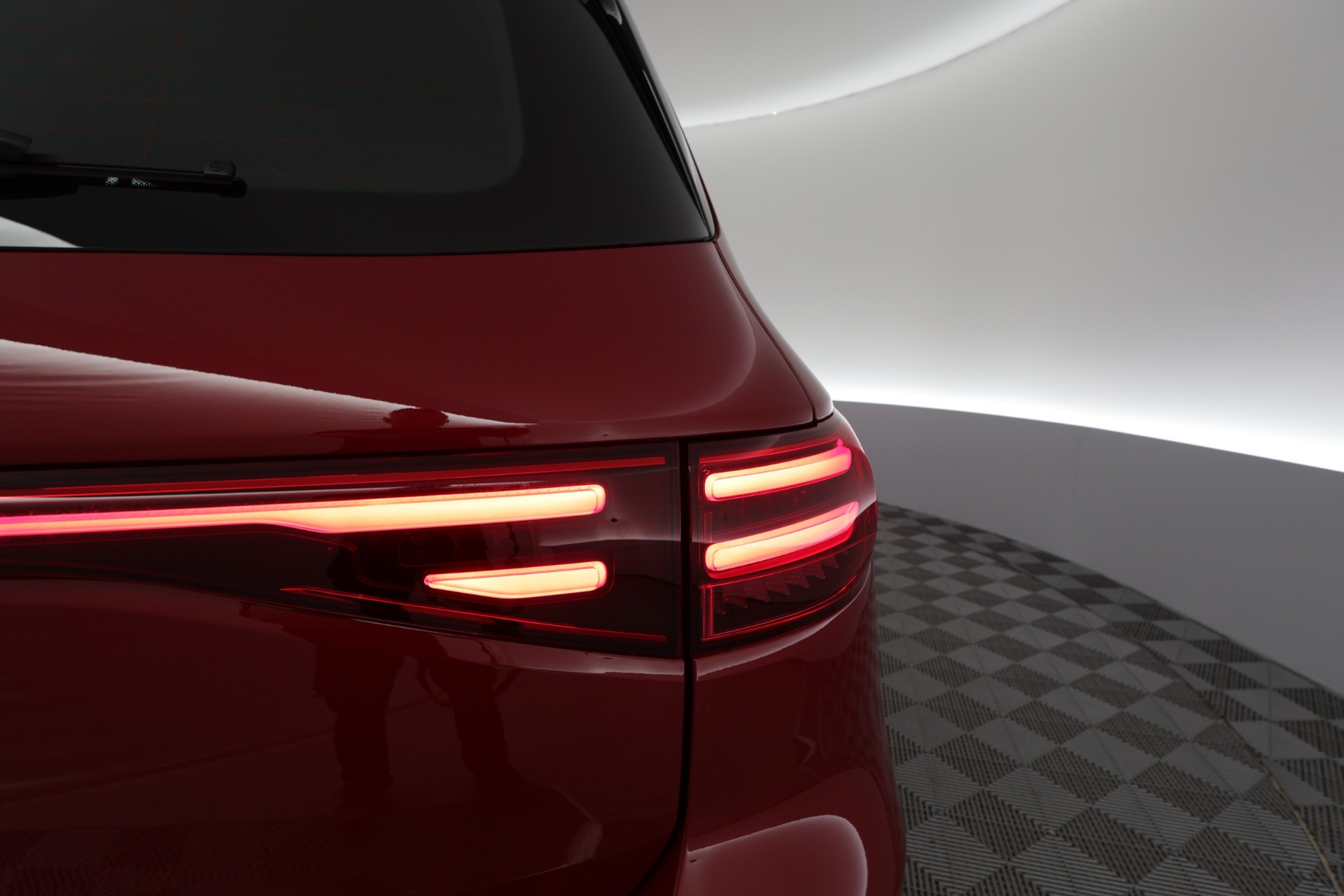 Mercedes-Benz EQB 2025